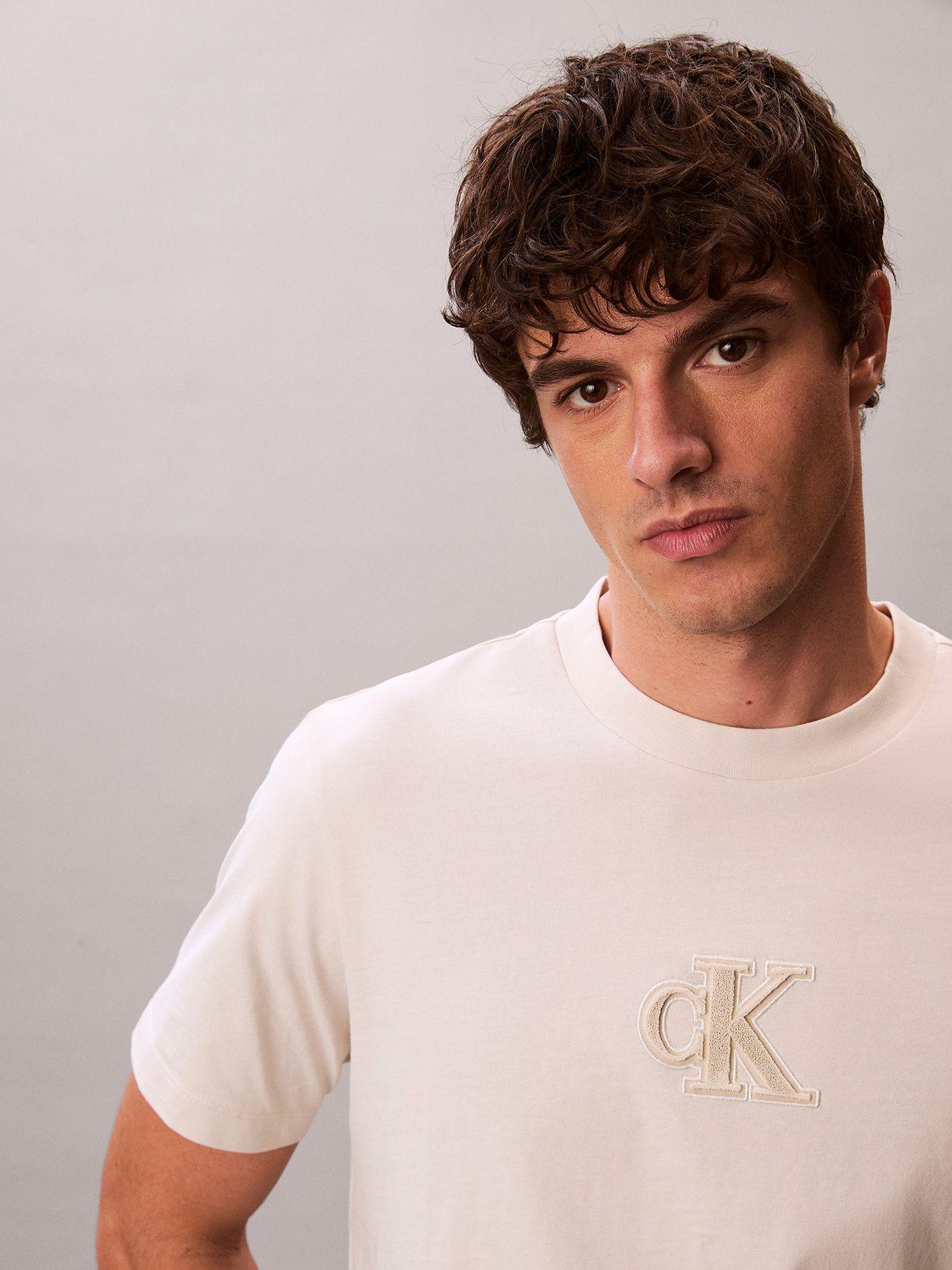 Polera con Monograma Estampado Beige Calvin Klein-4