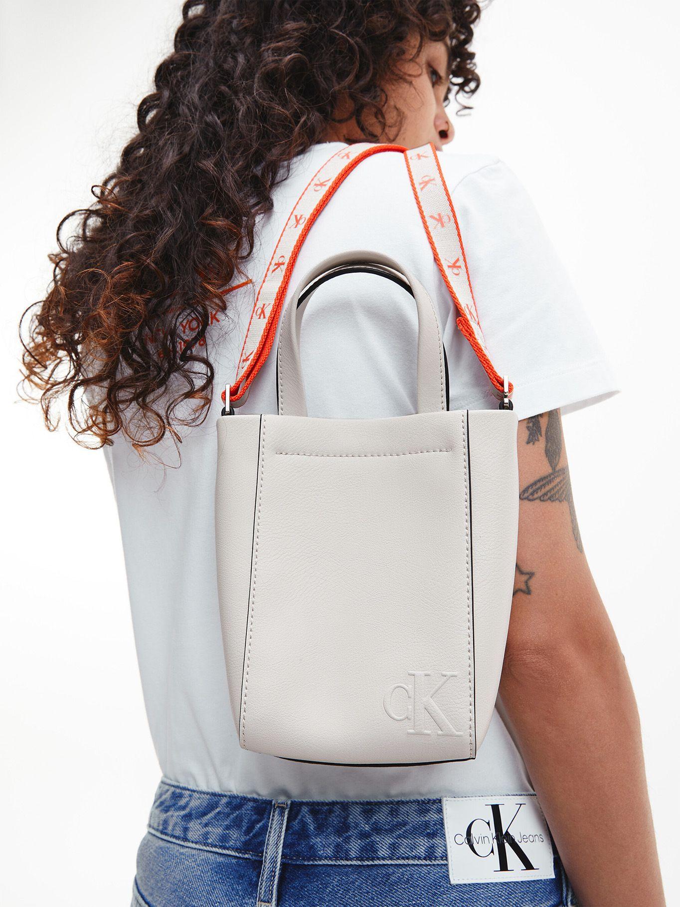 Cartera Ultralight 080 Beige Calvin Klein-3