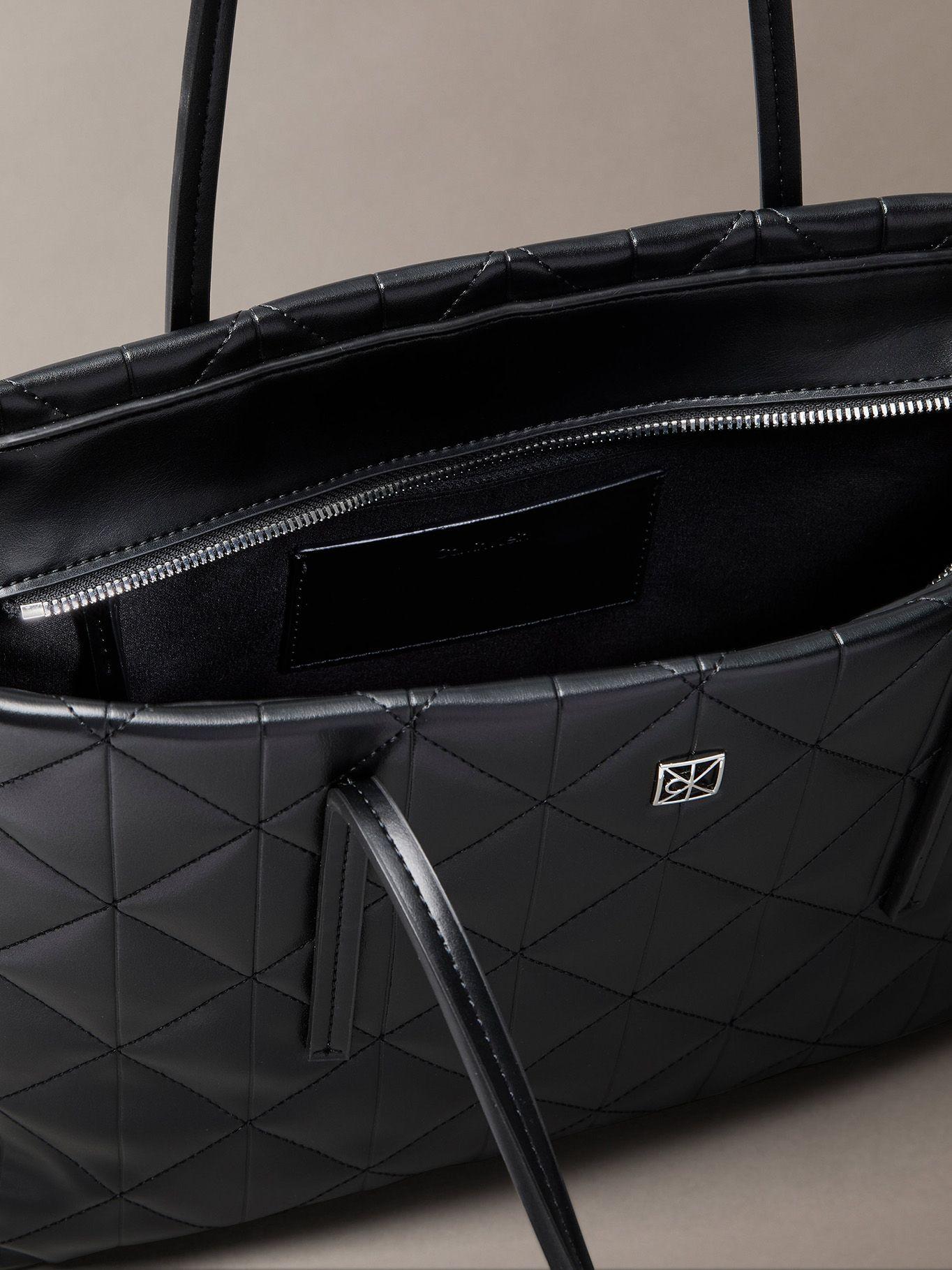 Cartera Tote Pequeña Acolchada Negro Calvin Klein-2