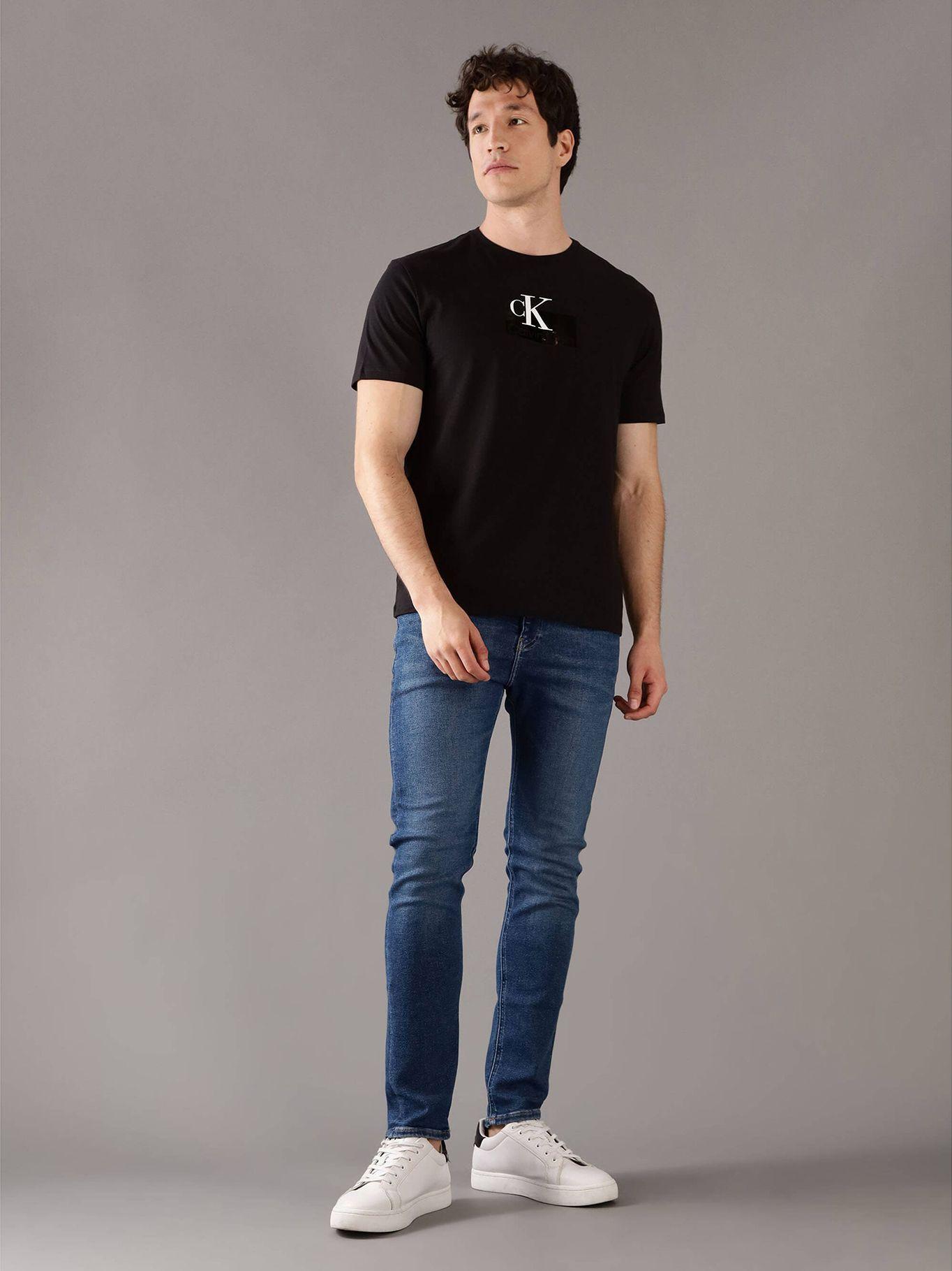 Polera Graphic Box Shine Negro Calvin Klein-1