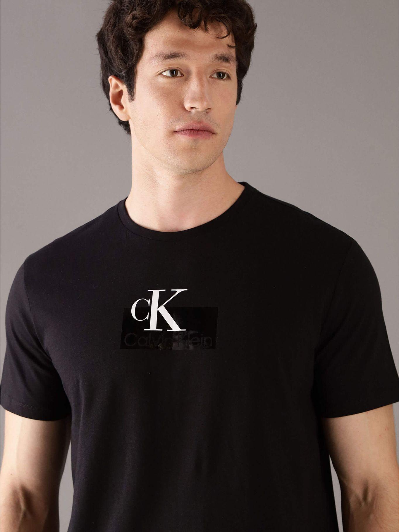 Polera Graphic Box Shine Negro Calvin Klein-3