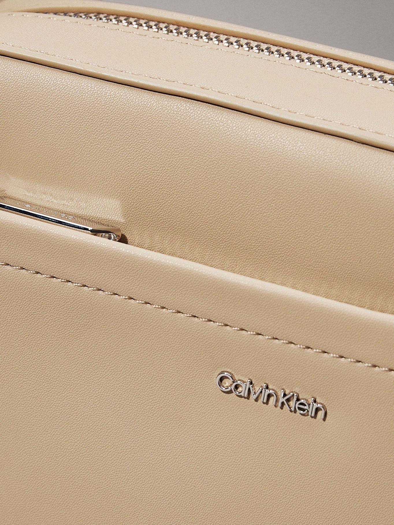 Bandolera Ck Must Beige Calvin Klein-3