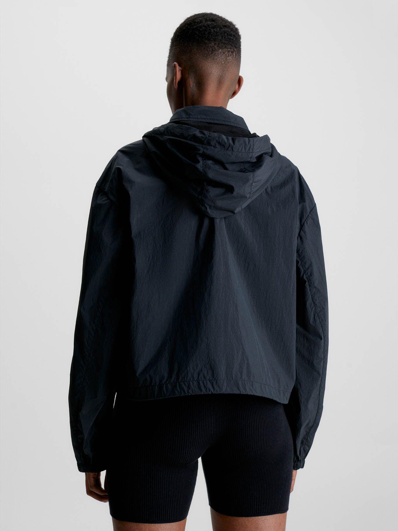 Cortavientos reciclado con capucha Negro Calvin Klein-2