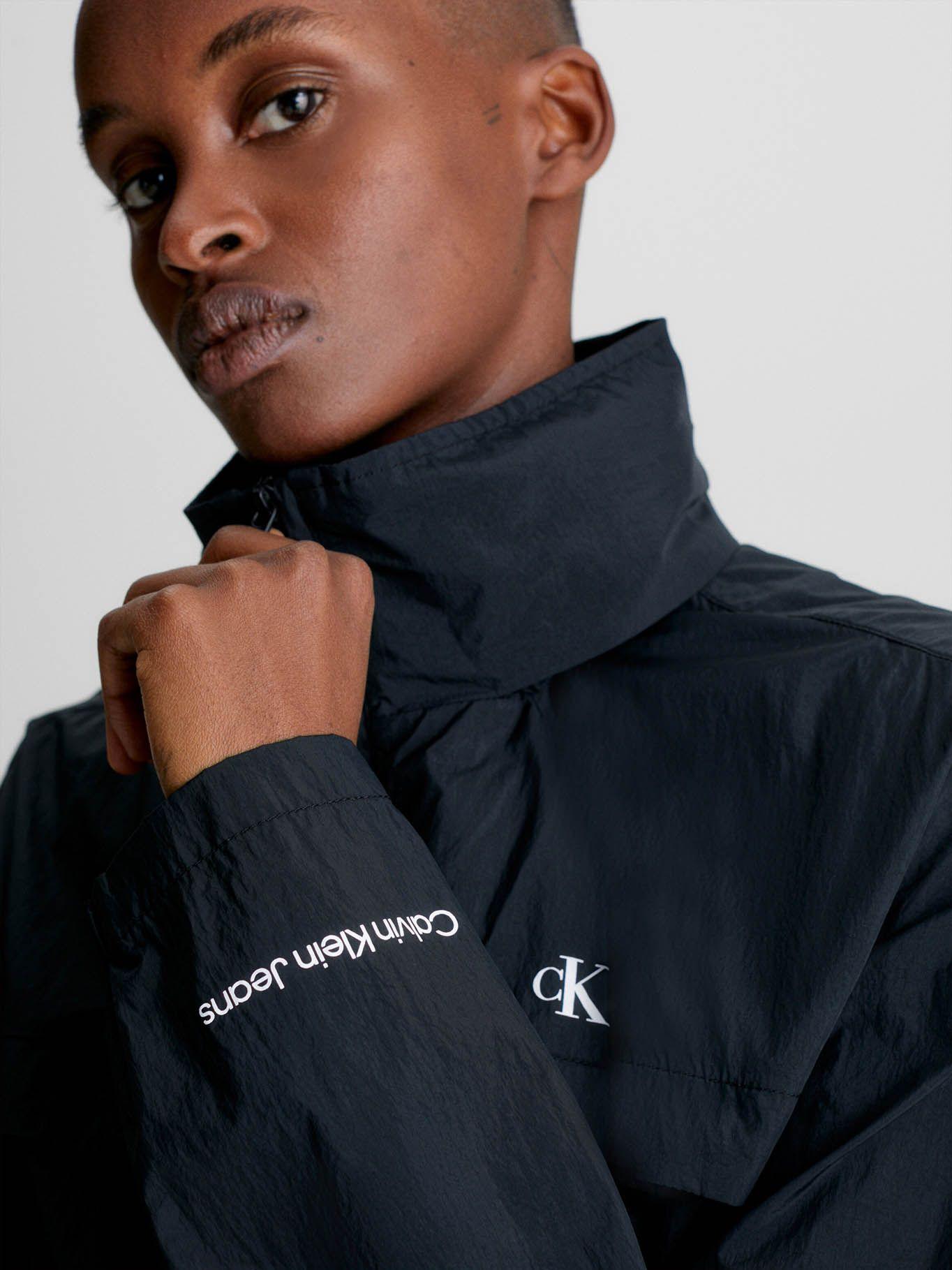 Cortavientos reciclado con capucha Negro Calvin Klein-3