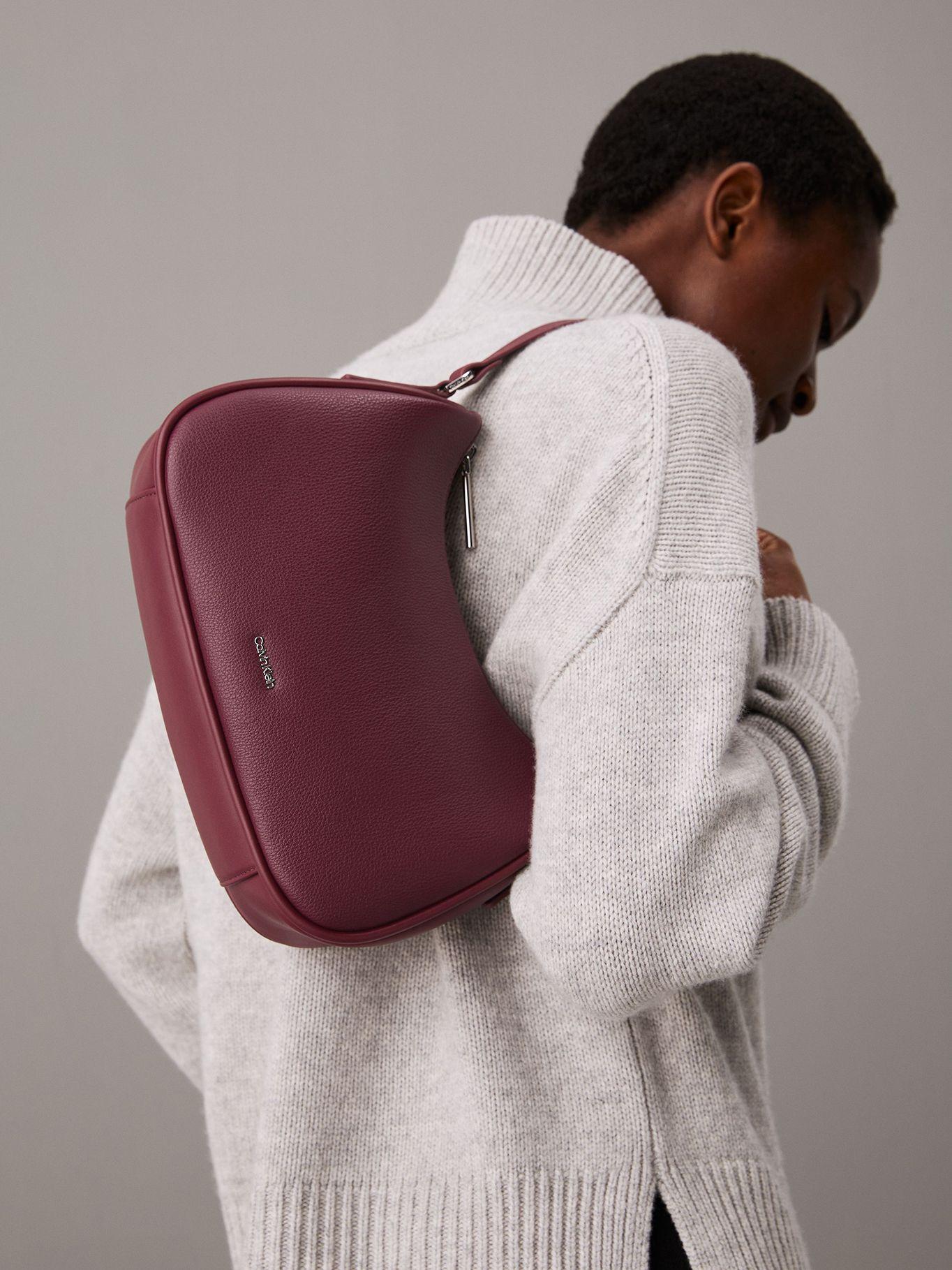 Cartera CK Refine Burdeo Calvin Klein-1