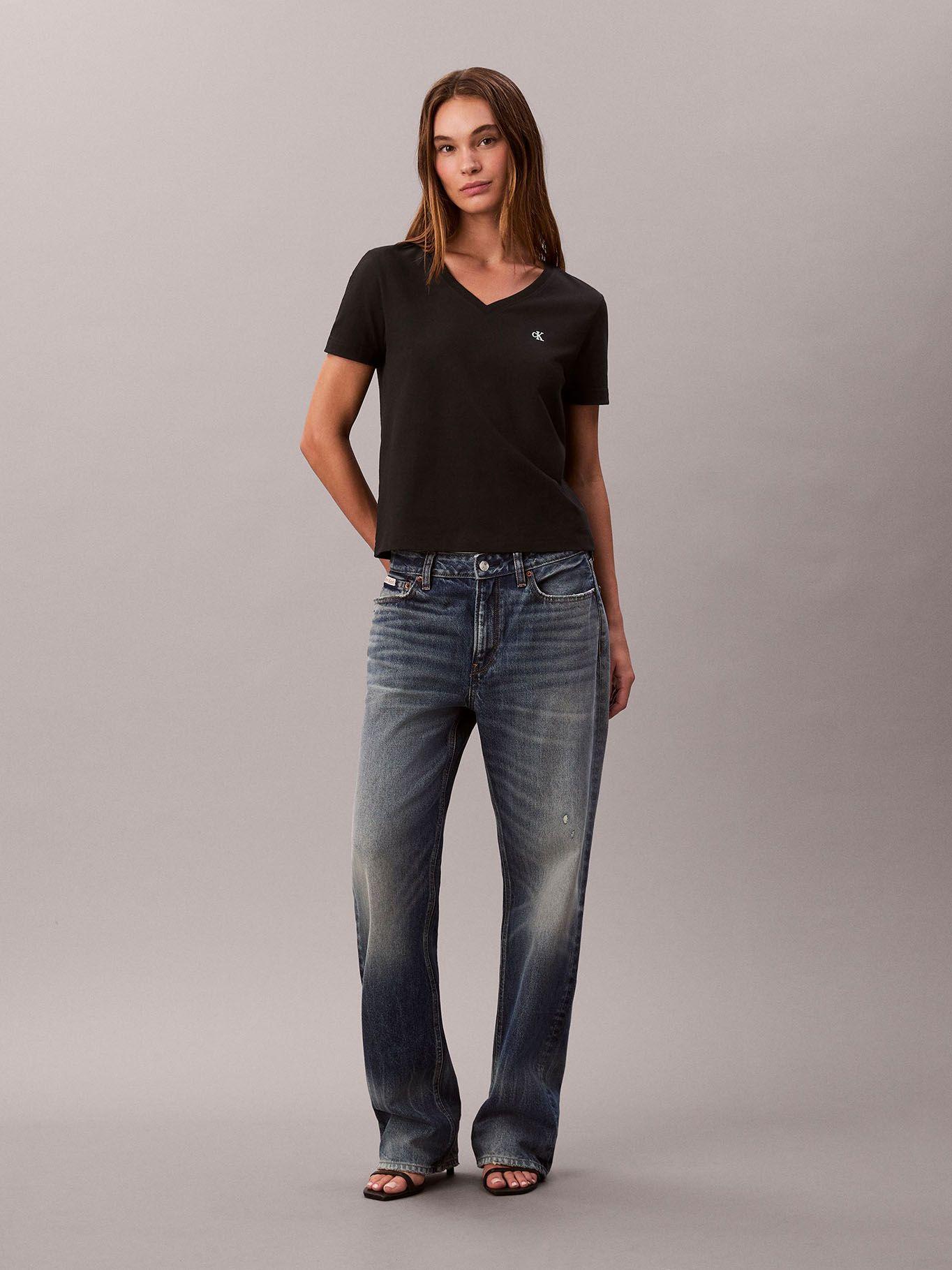 Polera con Cuello V y Logo Archive Negro Calvin Klein-1