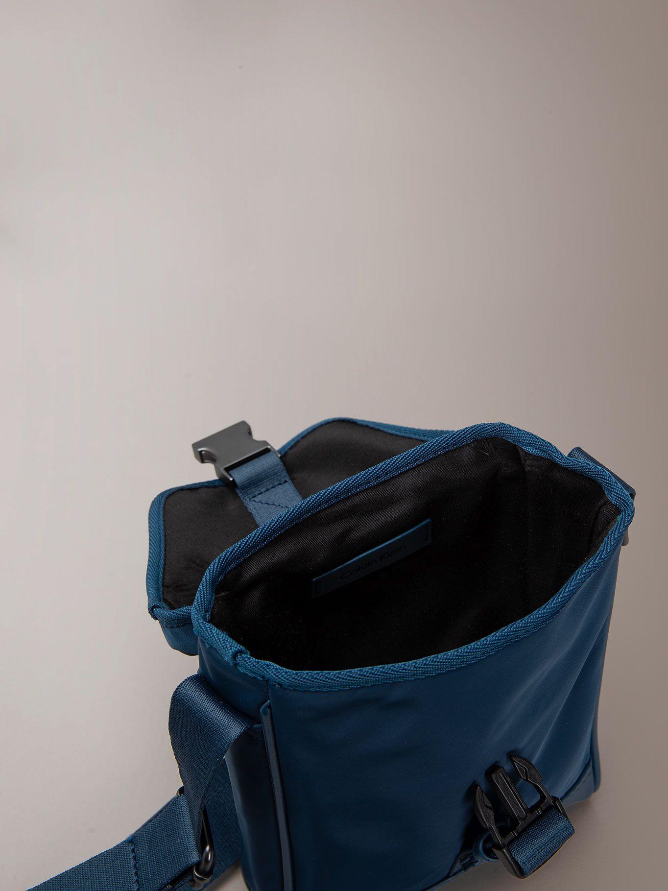 Bolso Reporter Solapa y Cierre Rápido Azul Calvin Klein-3