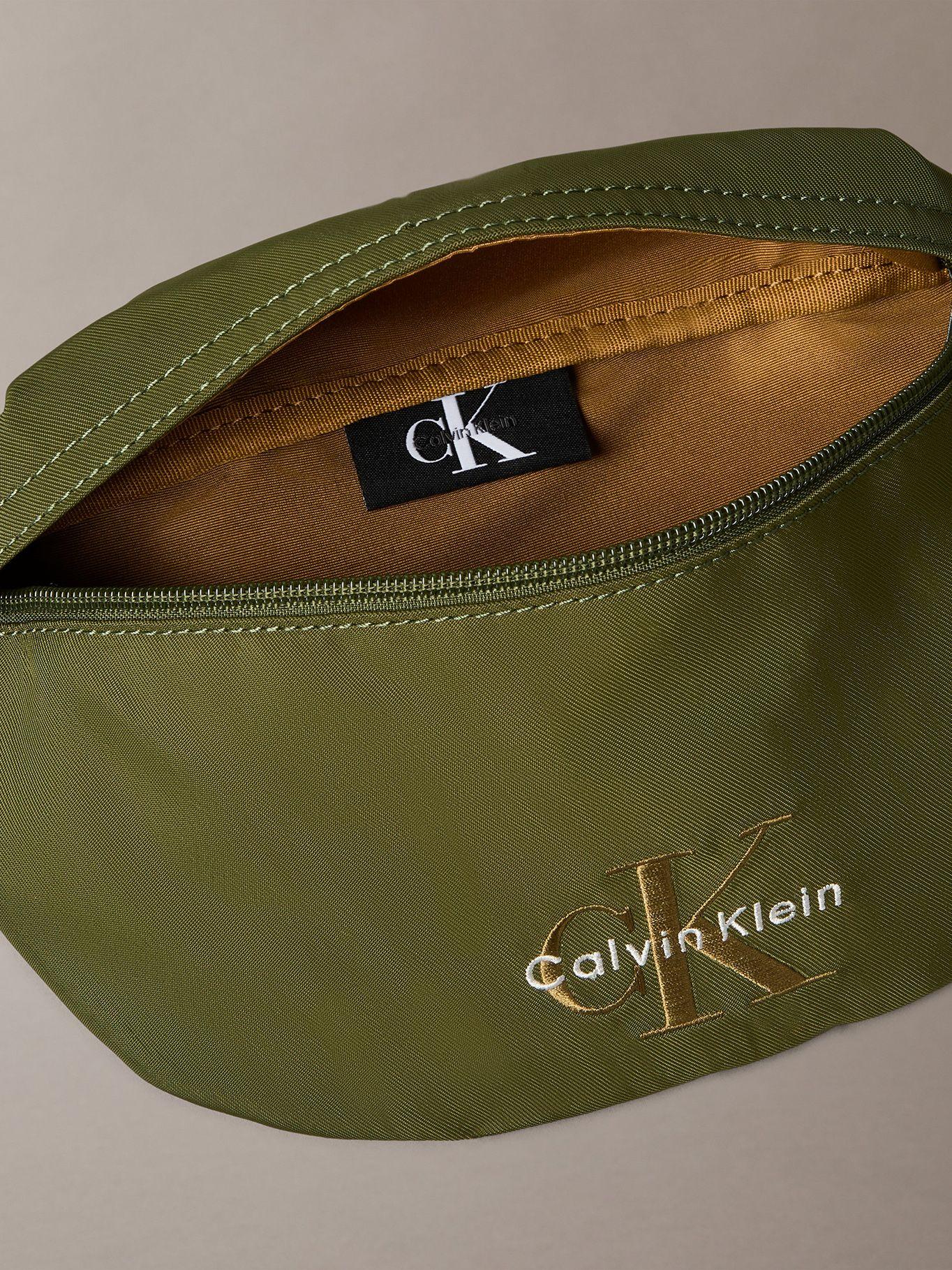 Banano Bold con Monograma Verde Calvin Klein-2