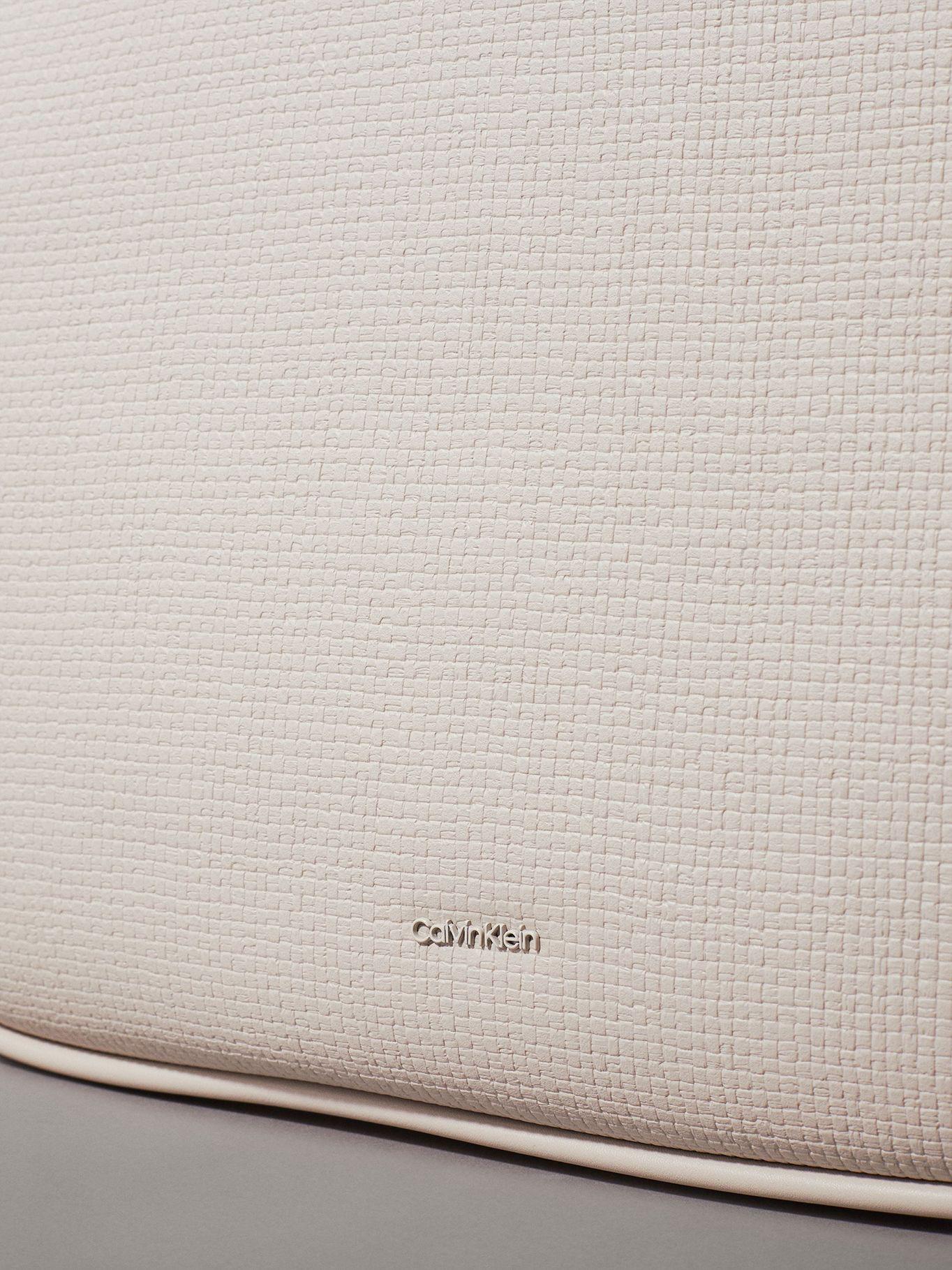 Cartera Shopper Ck Refine Beige Calvin Klein-2