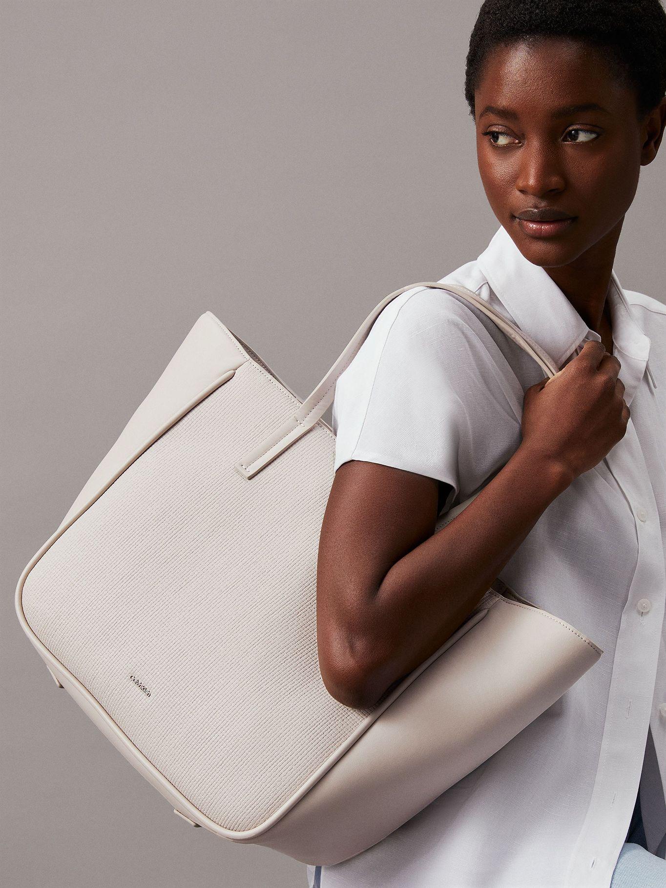 Cartera Shopper Ck Refine Beige Calvin Klein-4