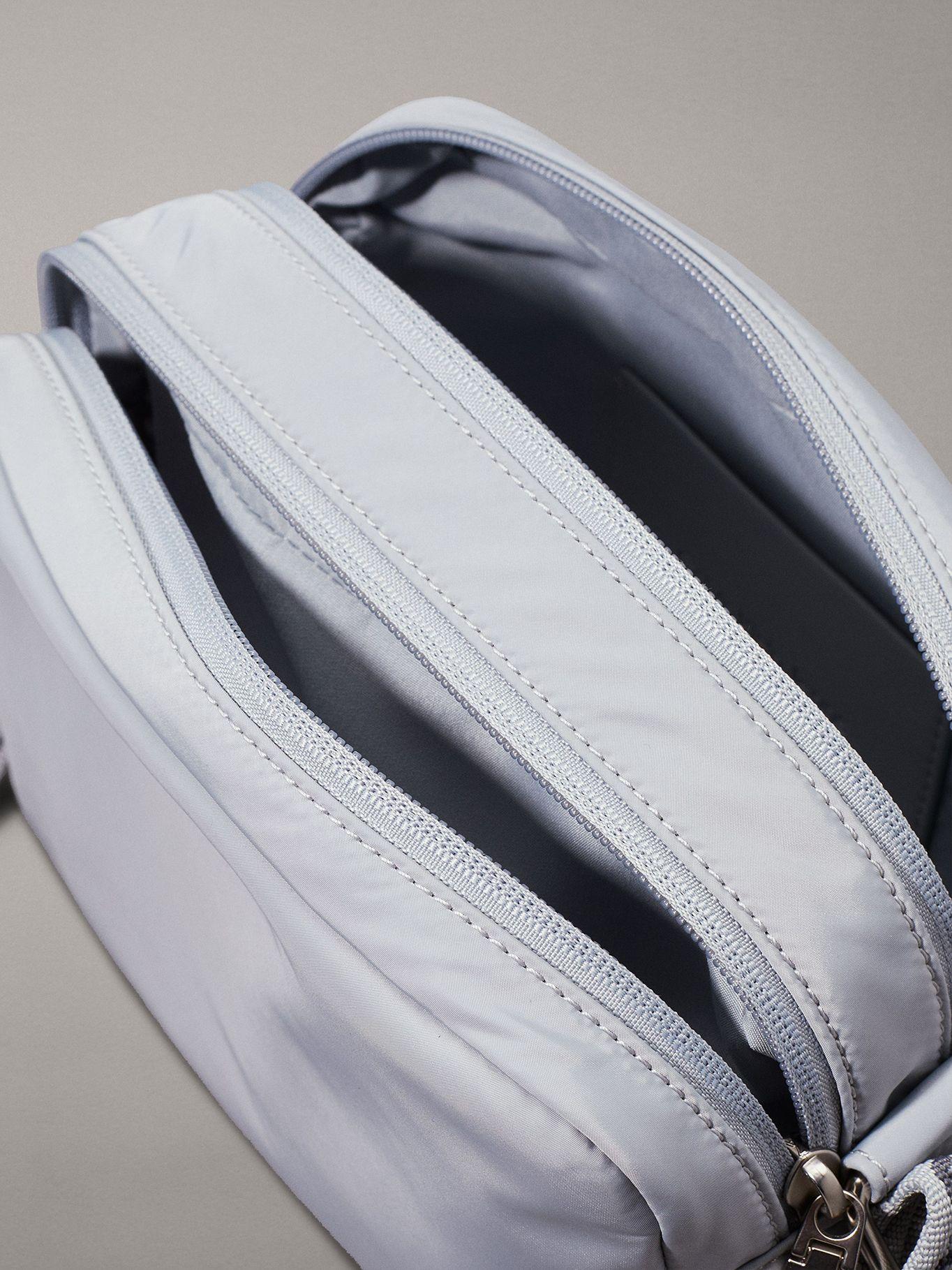 Bandolera Ultralight Gris Calvin Klein-3
