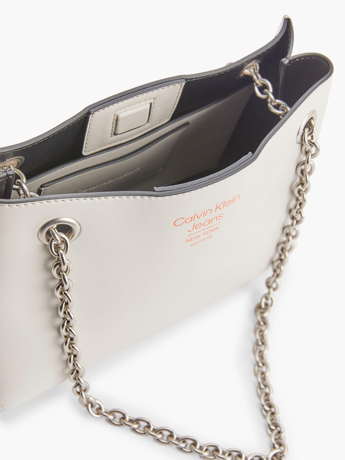 Cartera Sculpted Shoulder Beige Calvin Klein-2