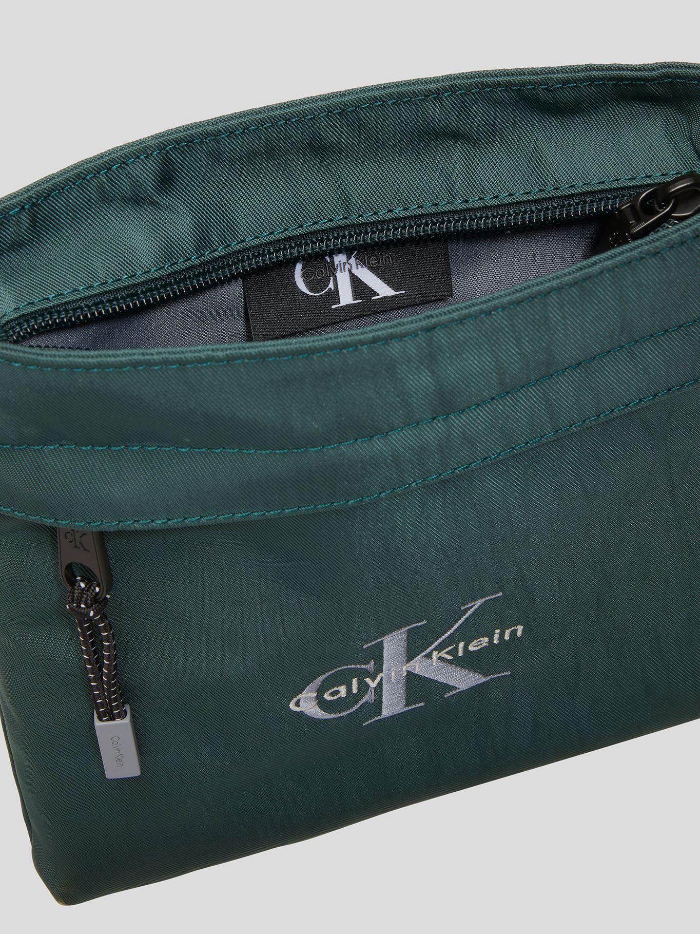 Bolso Reporter con Monograma Verde Calvin Klein-2