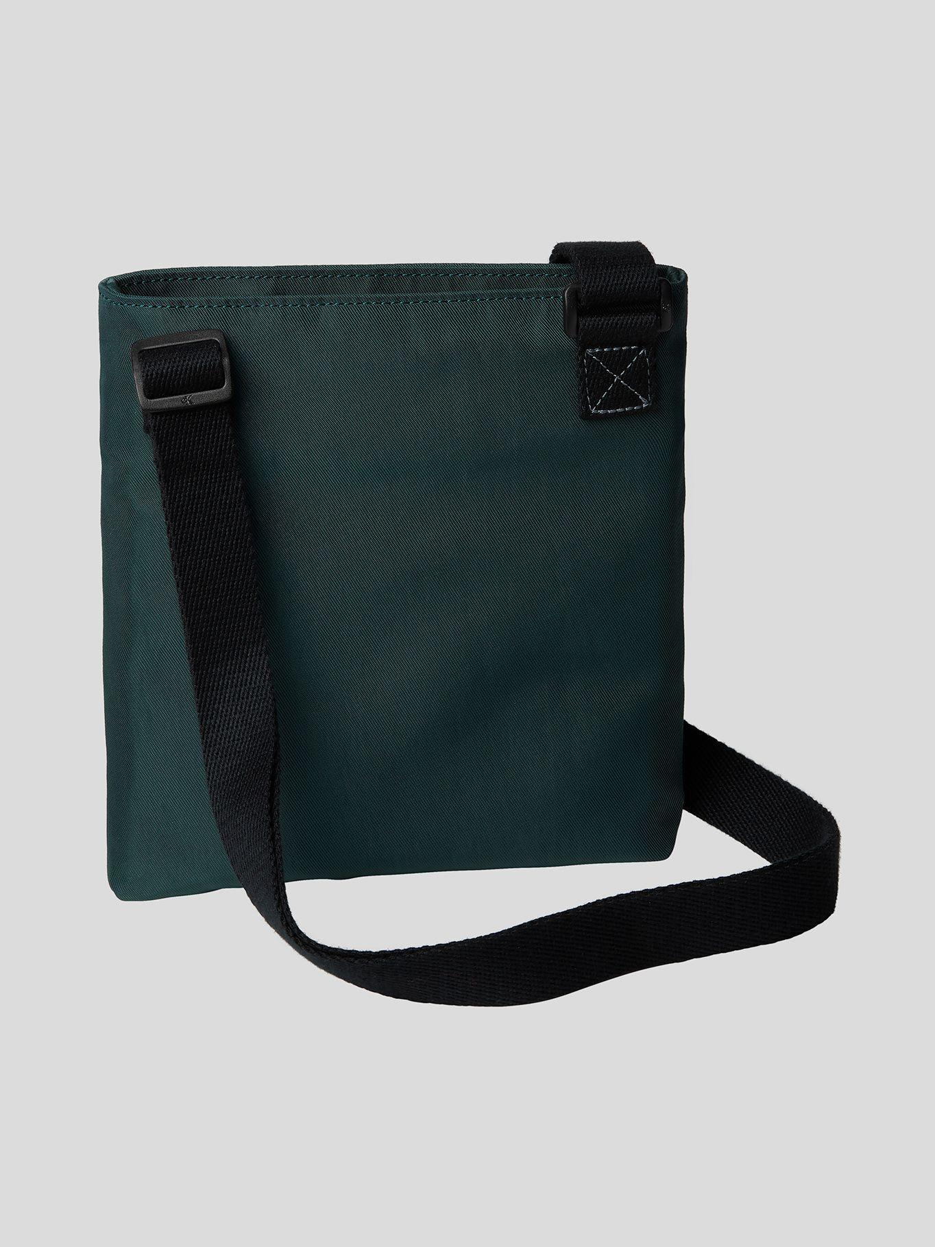 Bolso Reporter con Monograma Verde Calvin Klein-3