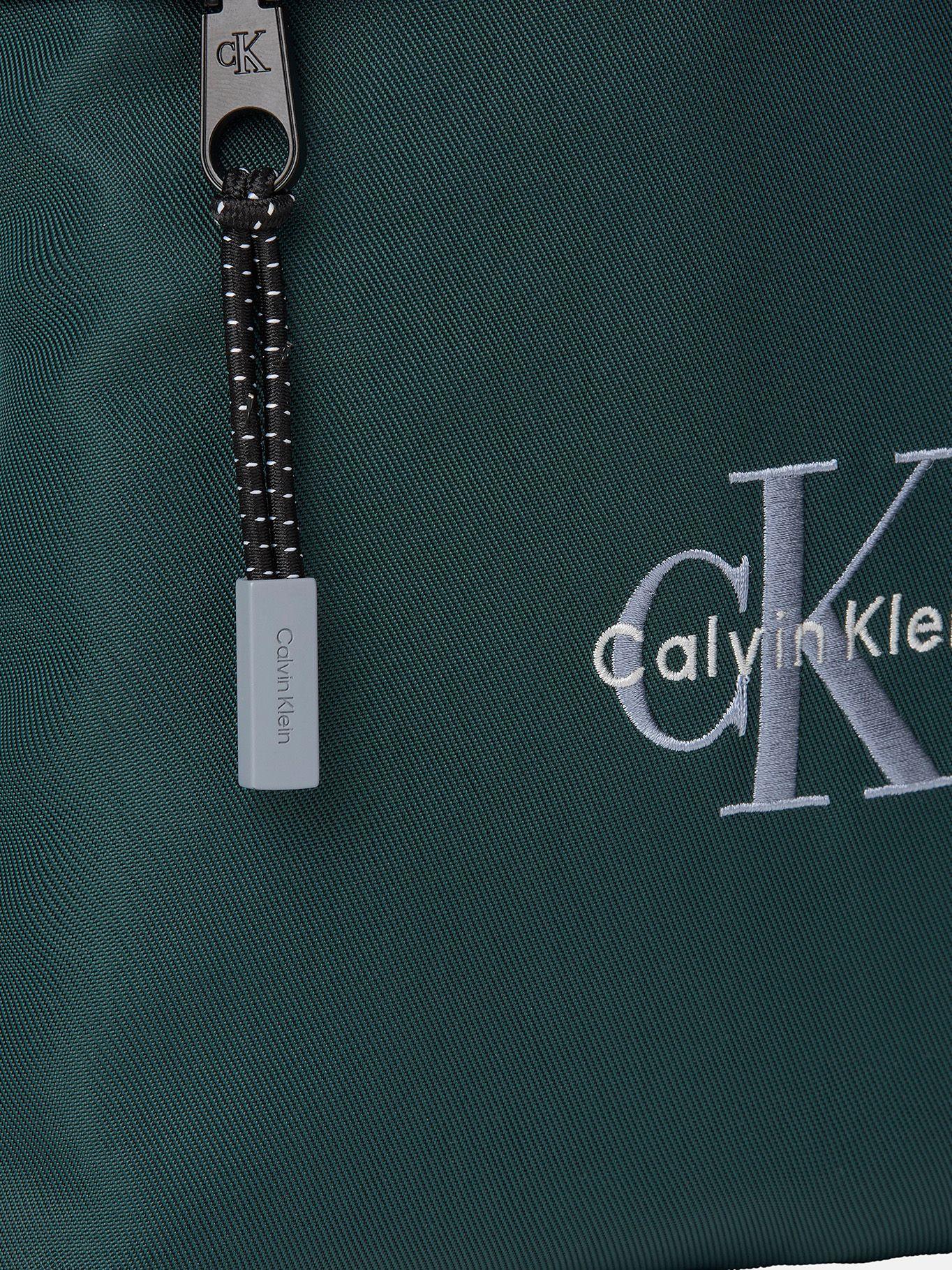 Bolso Reporter con Monograma Verde Calvin Klein-4