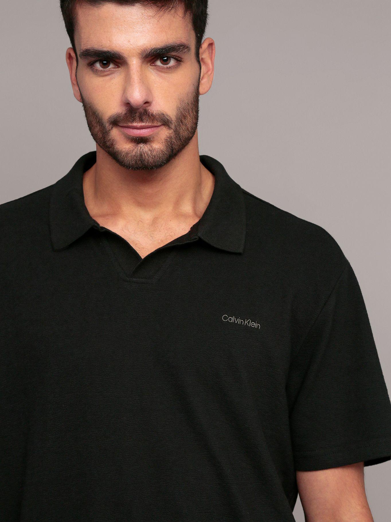 Polo crepé sin botones cuello abieto Negro Calvin Klein-4