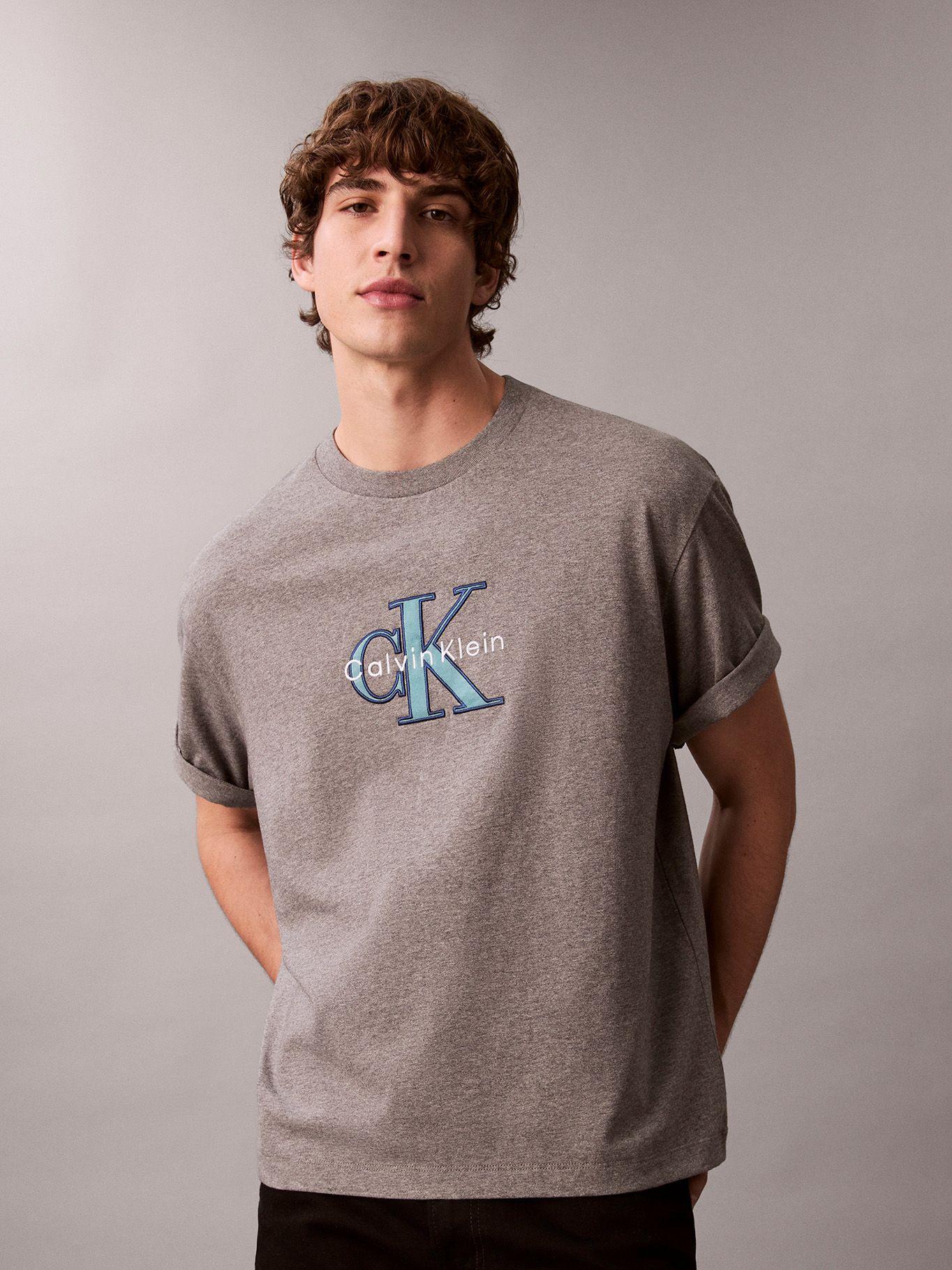 Polera con Gráfico de Monologo Gris Calvin Klein-3