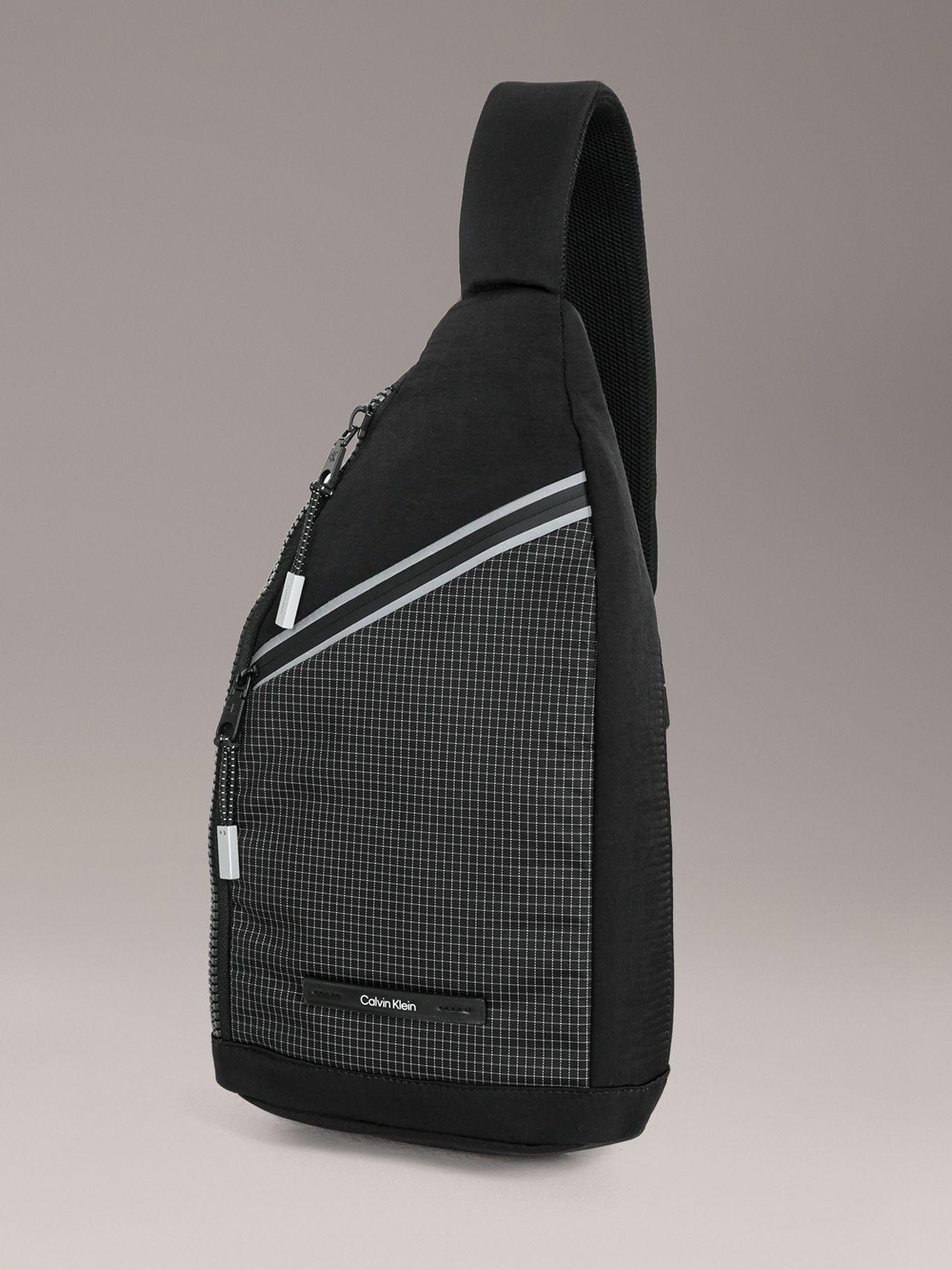 Bolso Deportivo Utility Zip Sling Negro Calvin Klein-2