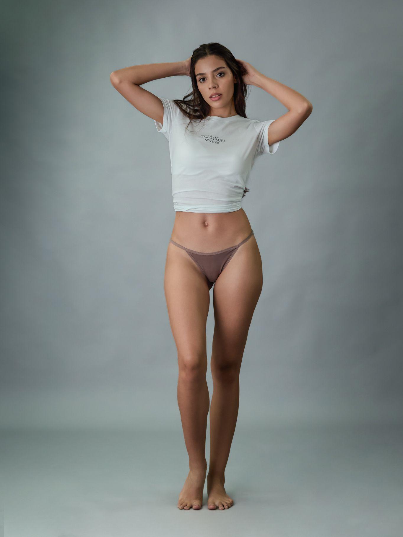 Calzón Bikini Ideal Cotton Gris Calvin Klein-1