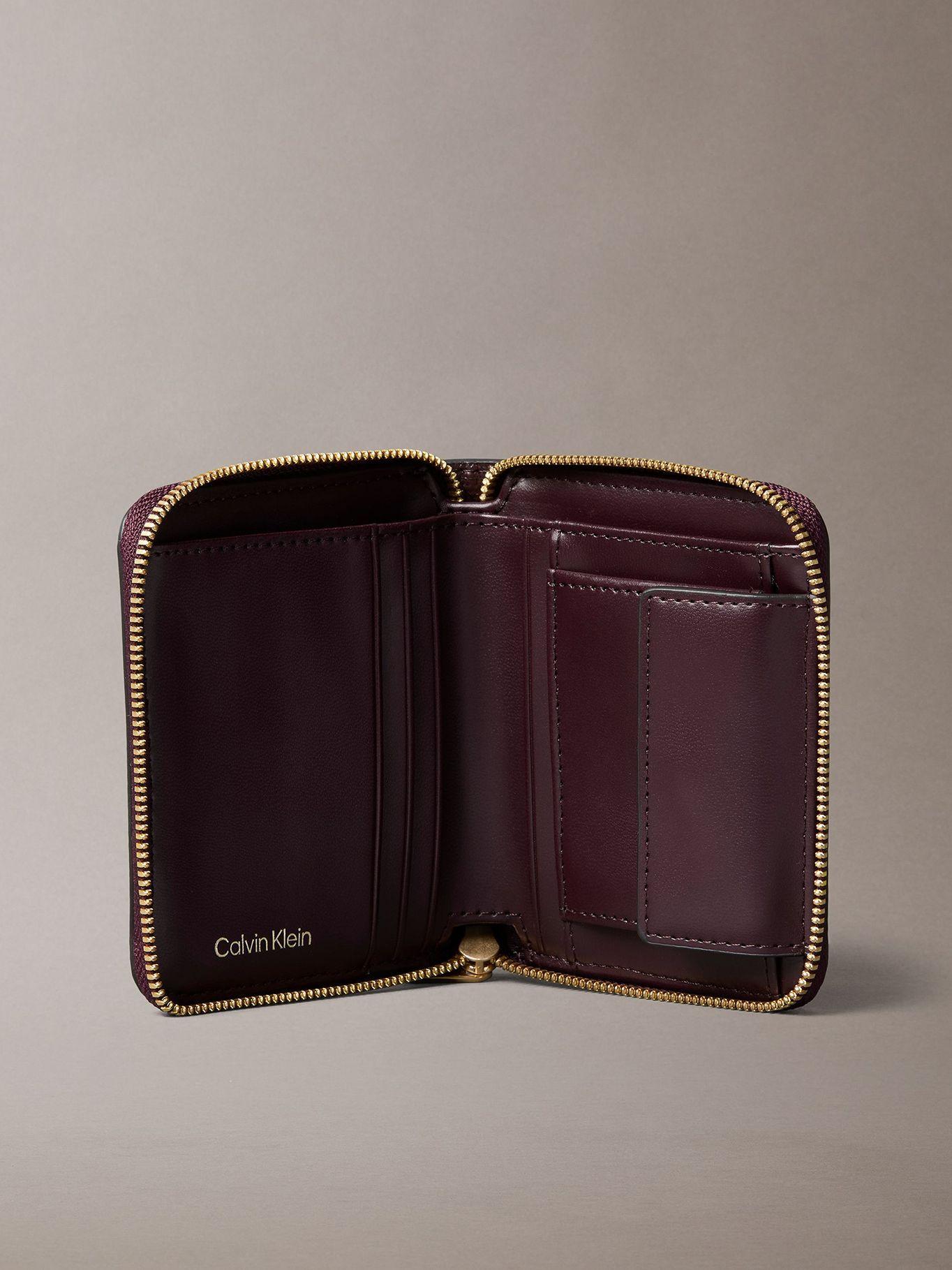 Billetera con Estampado D Monograma Marrón Calvin Klein-2