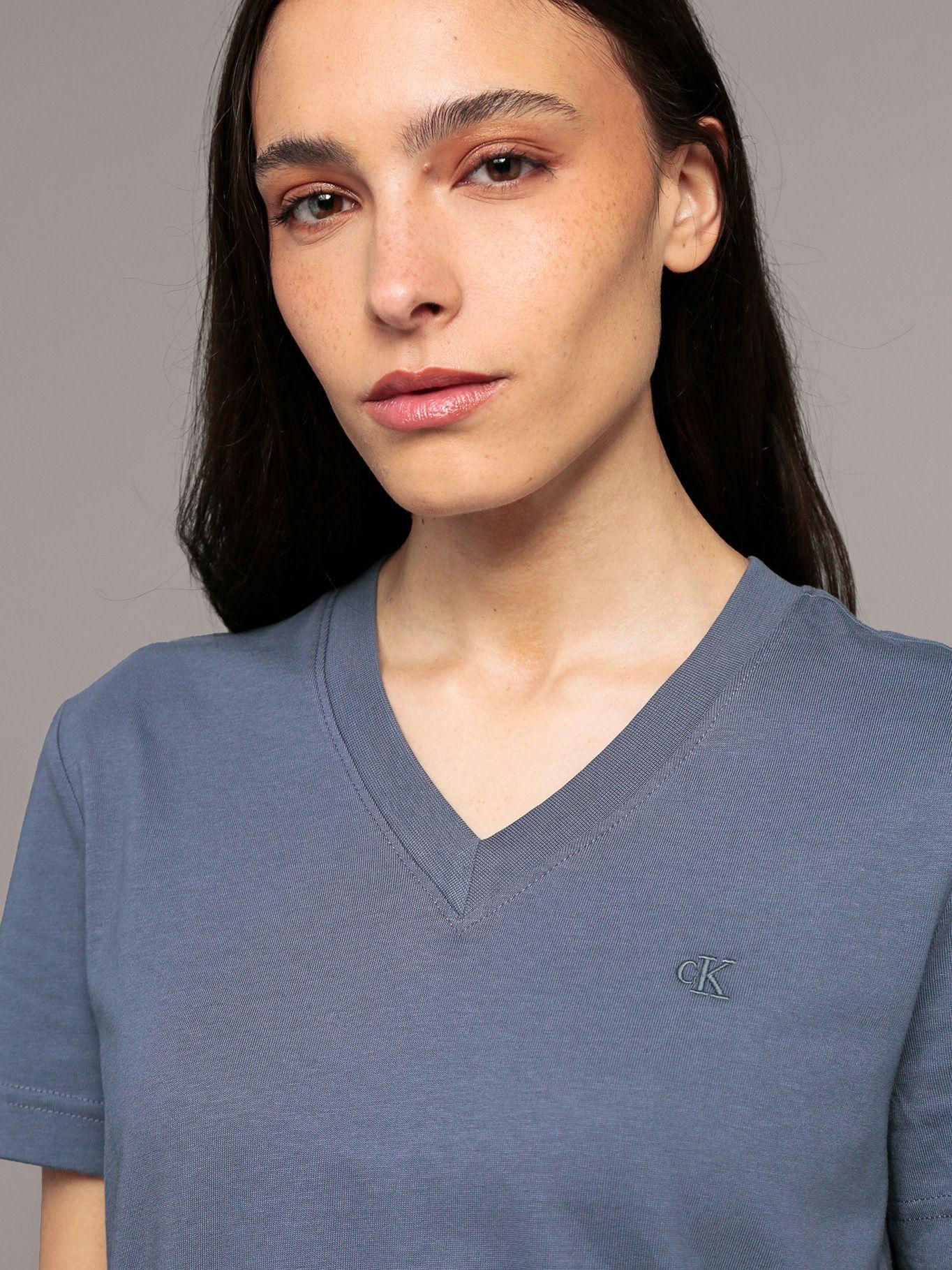 Polera con cuello v con logo archive azul Calvin Klein-4