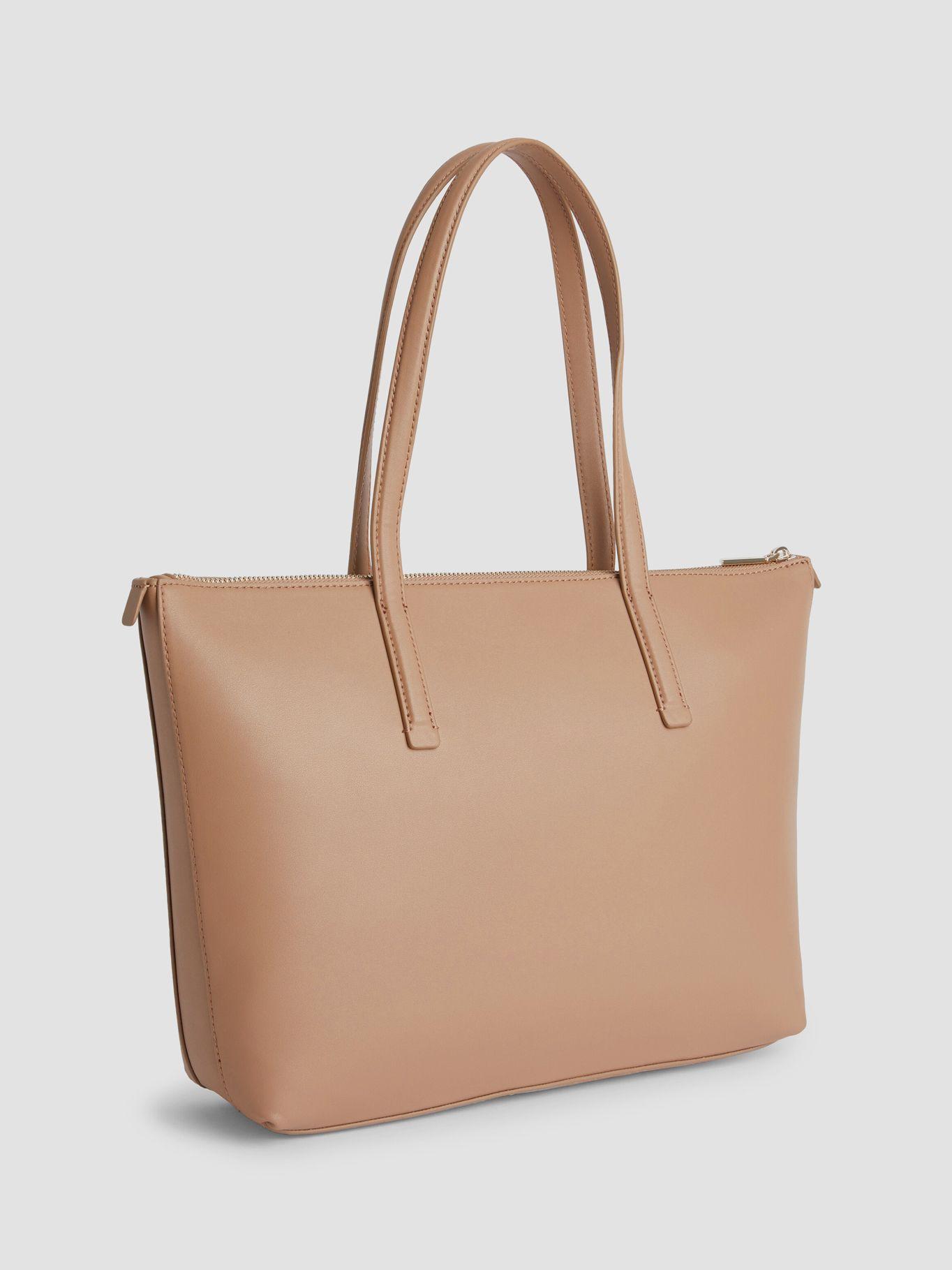 Cartera Tote Ck Must Md Café Calvin Klein-2