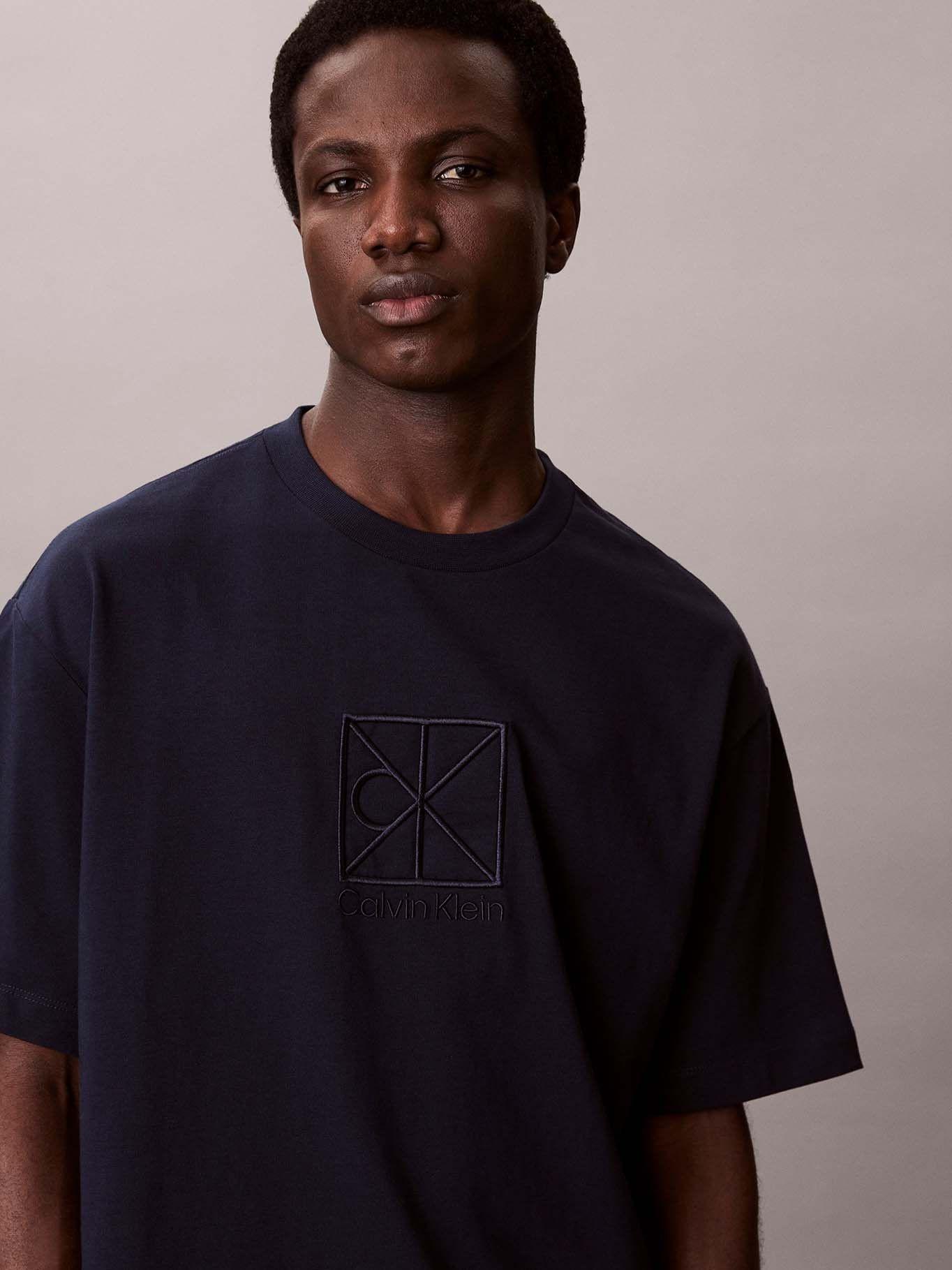 Polera con Gráfico de Emblema Azul Calvin Klein-4