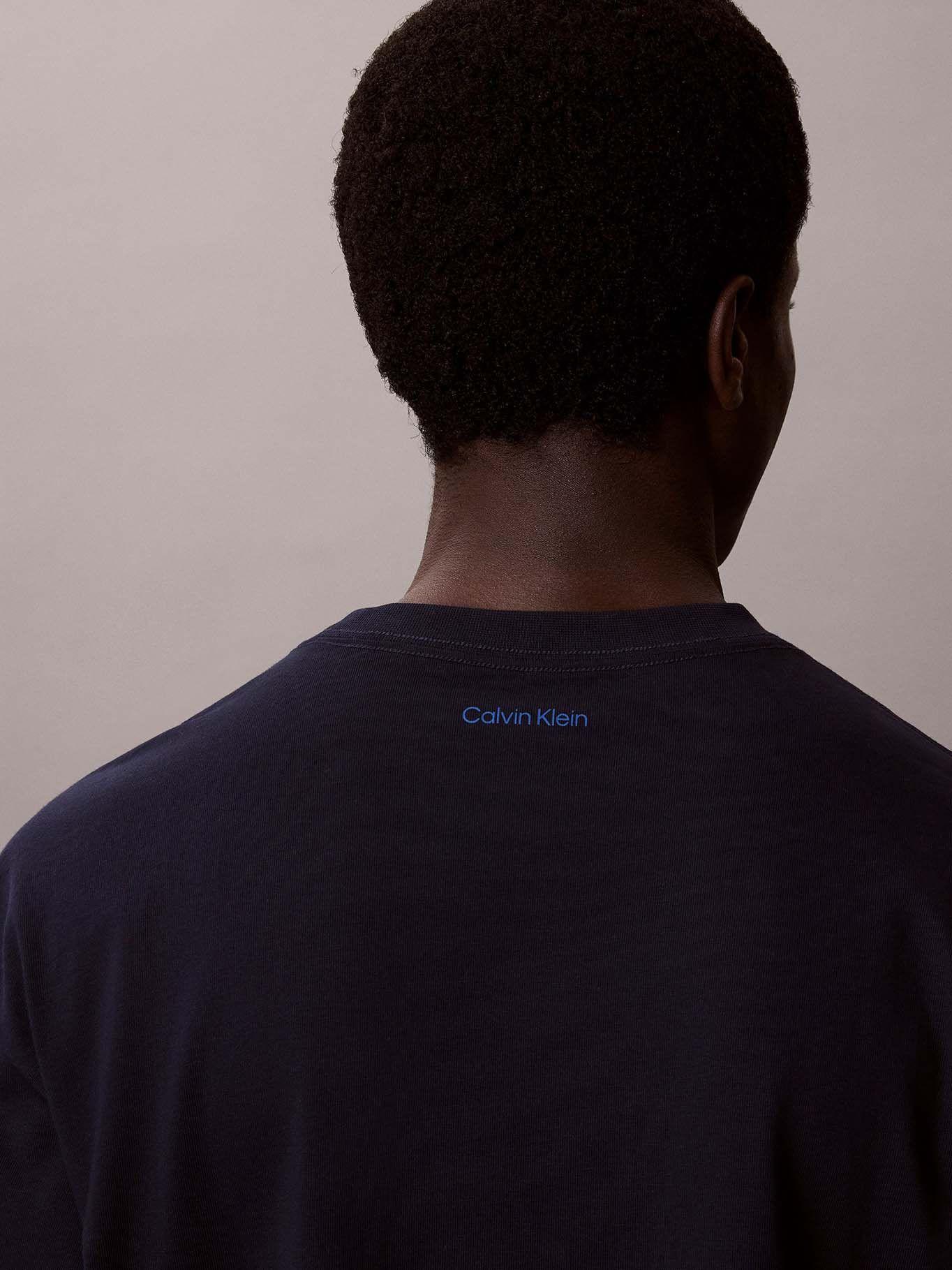 Polera con Gráfico de Emblema Azul Calvin Klein-5