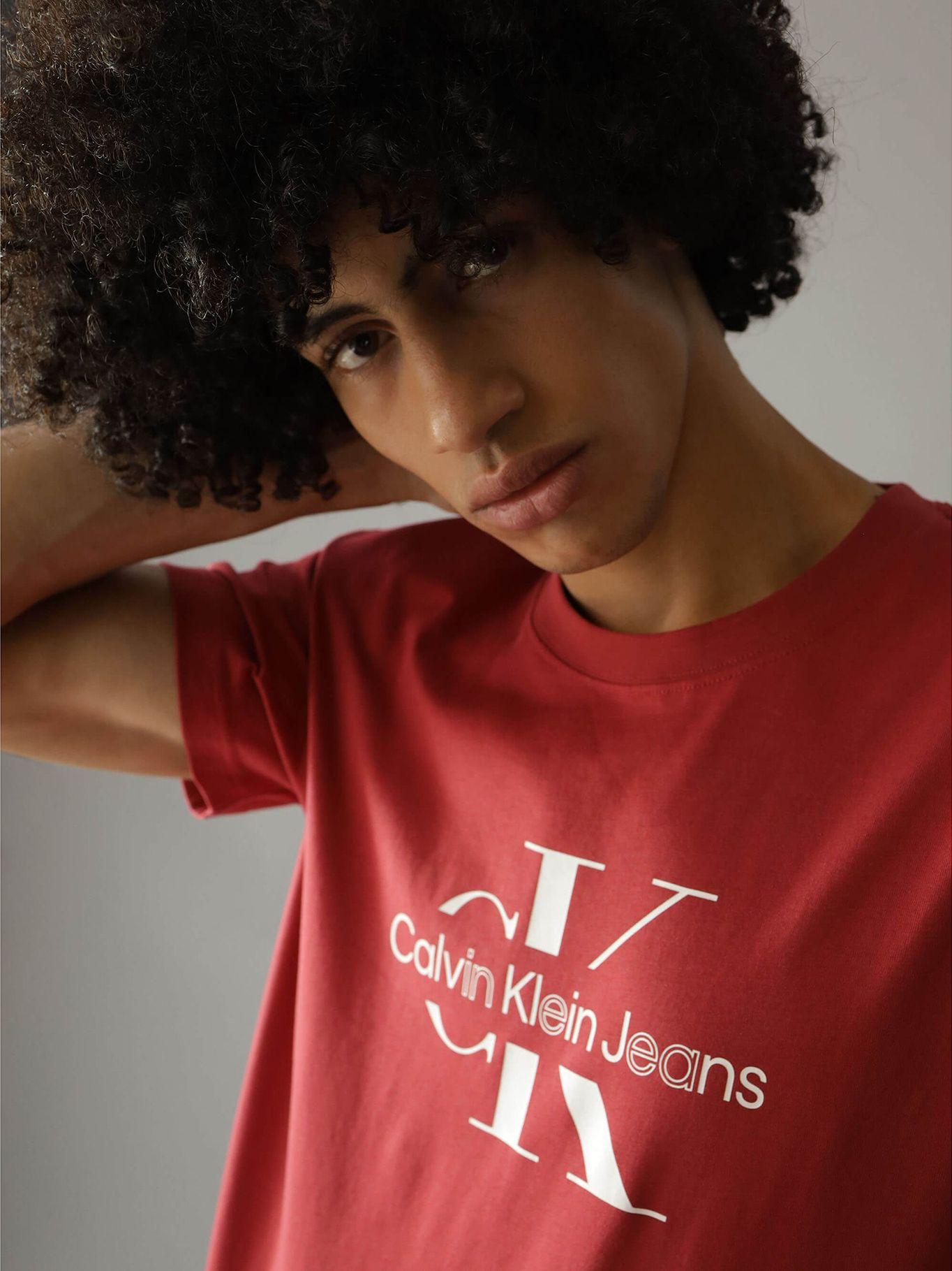 Polera Disrupted Outline Monologo Rojo Calvin Klein-3