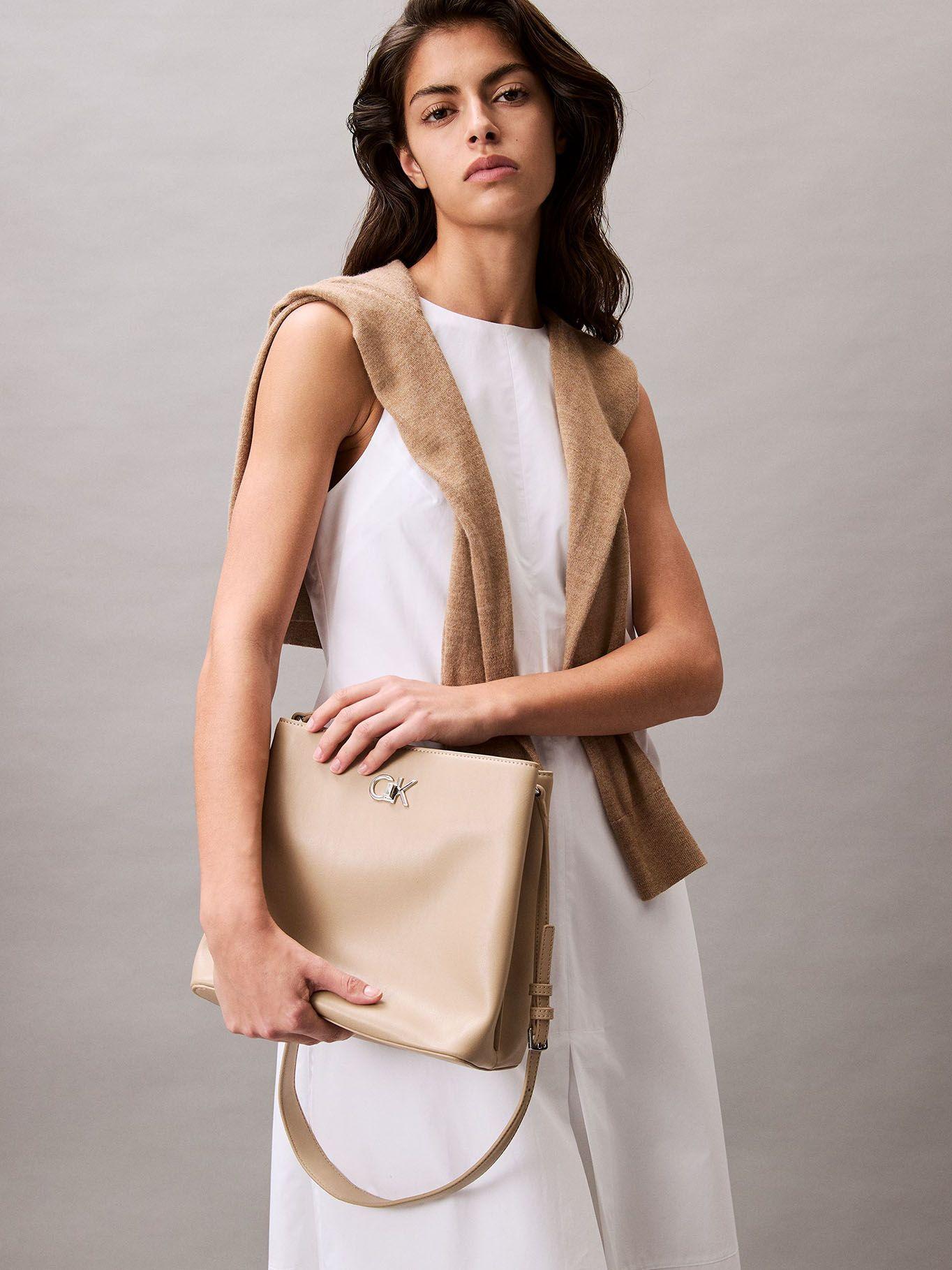 Cartera CK Bucket Beige Calvin Klein-3