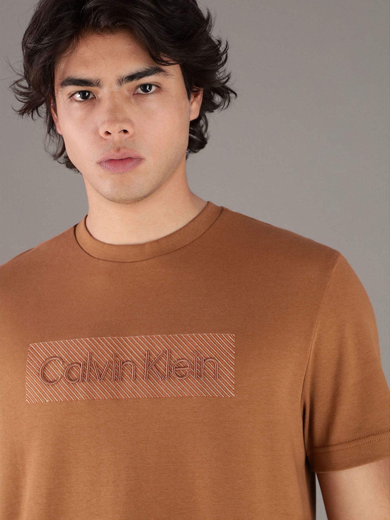 Polera con Bordado Texturizado Cafe Calvin Klein-3