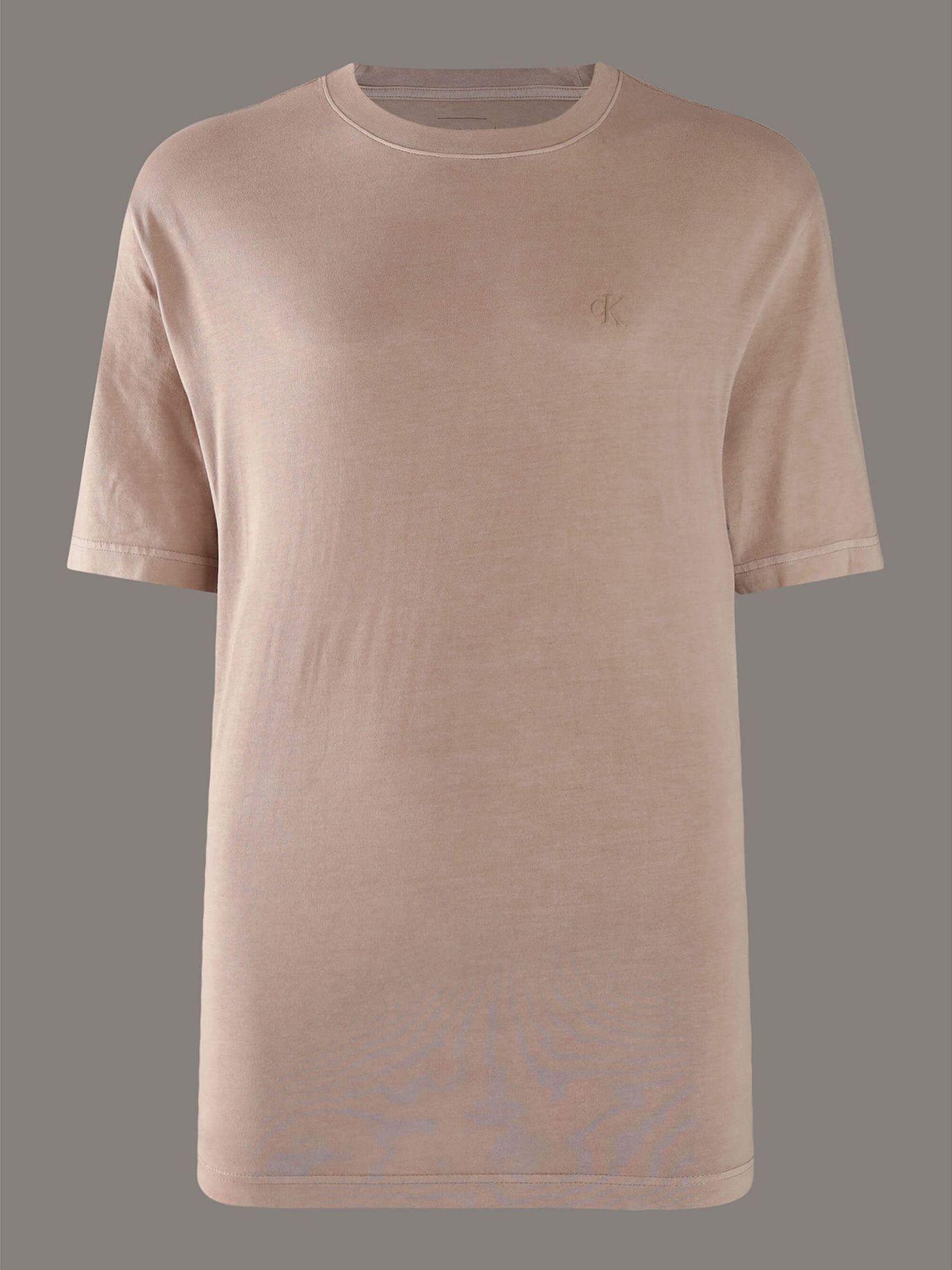 Polera acabado lavado logo relieve Beige Calvin Klein-4
