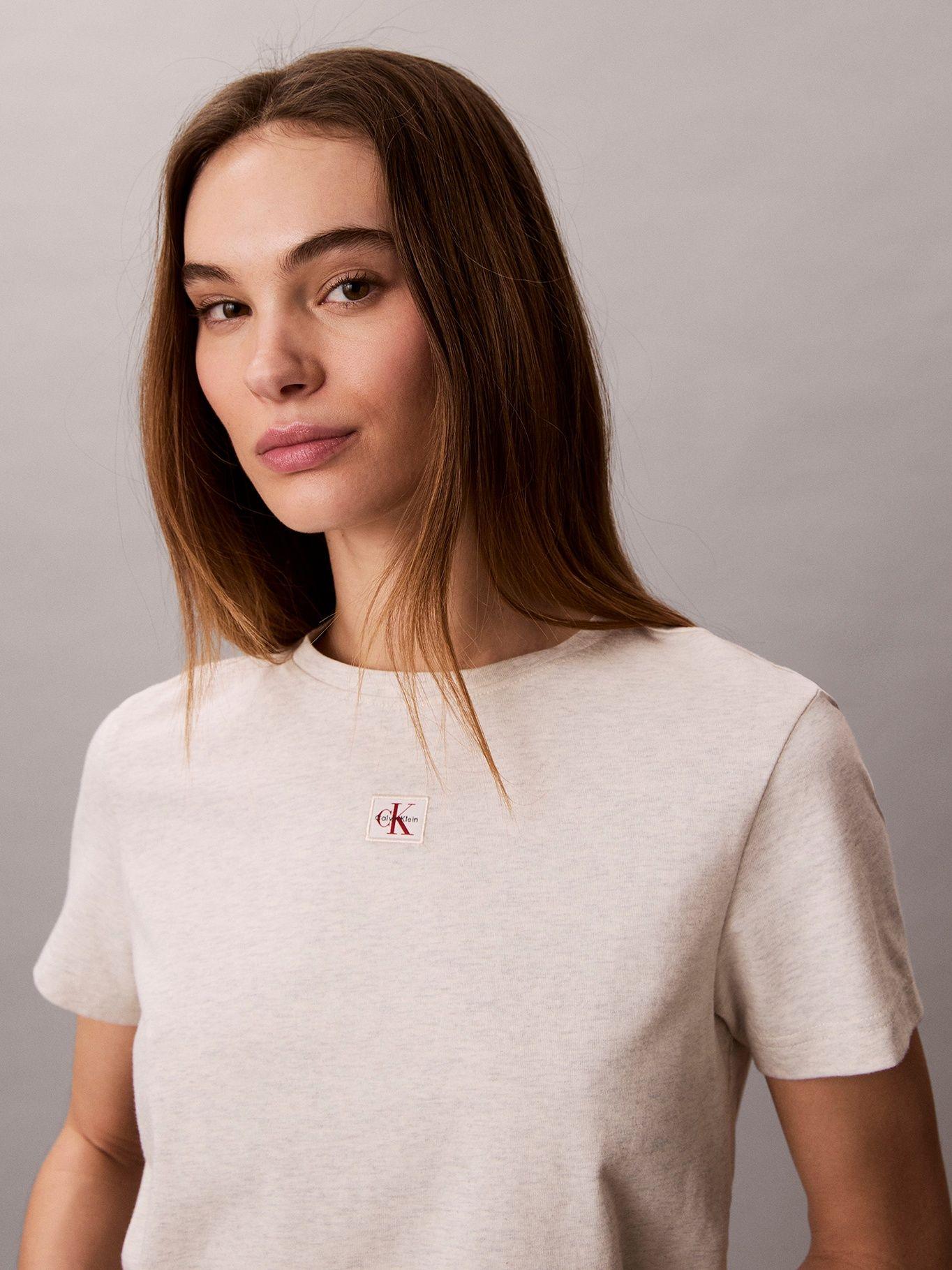 Polera Classic Fit Etiqueta Tejida Beige Calvin Klein-3