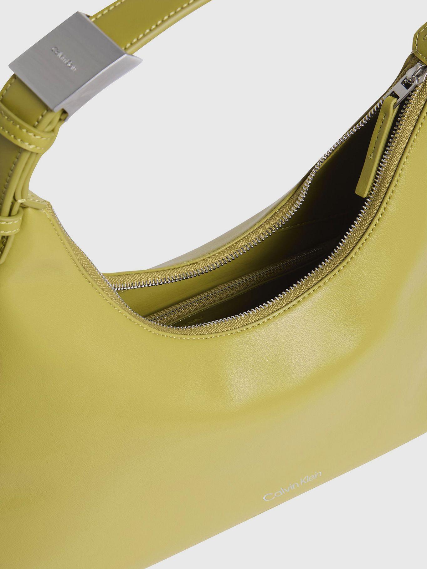 Cartera Hobo Hardware Strap Verde Calvin Klein-2