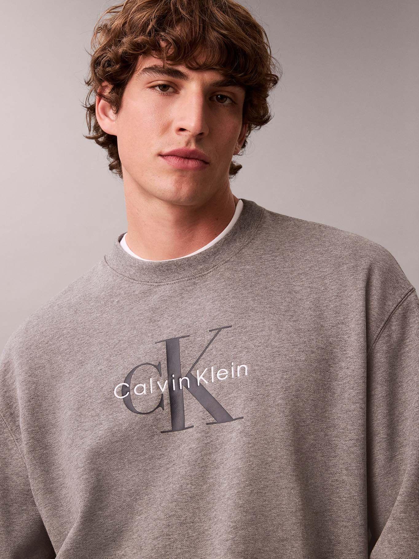 Polerón Felpa con Monograma Estampado Gris Calvin Klein-4