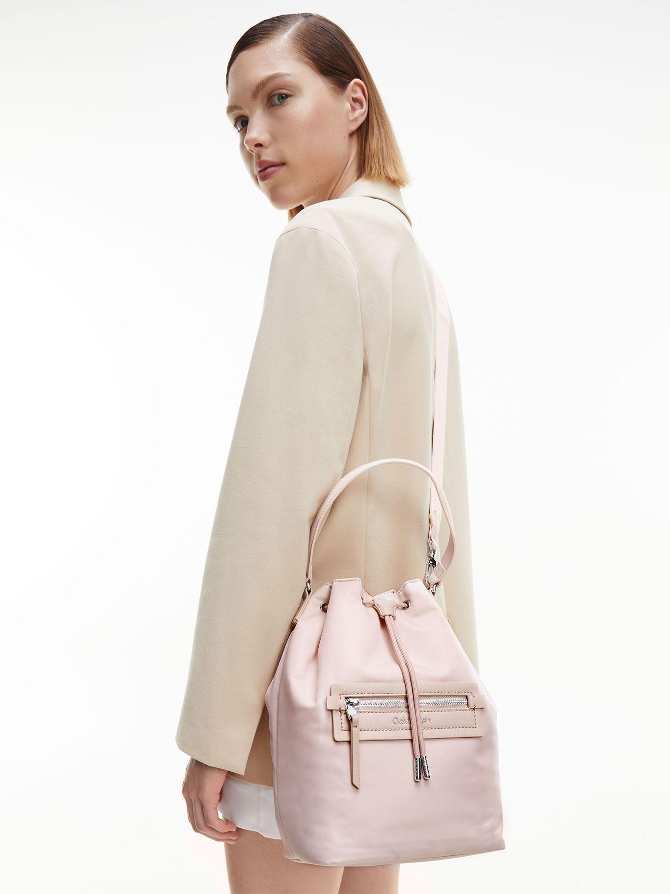Cartera Bucket Ck Essential Rosa Calvin Klein-4