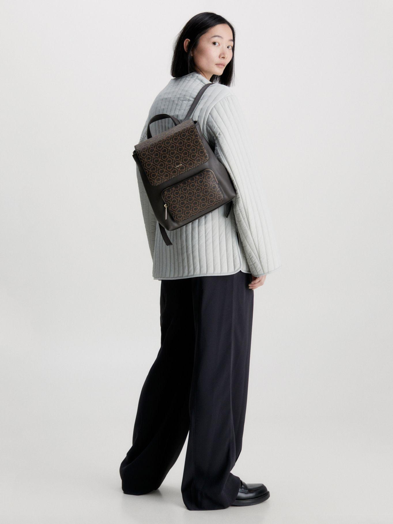 Mochila EU Must Campus Md Café Calvin Klein-3