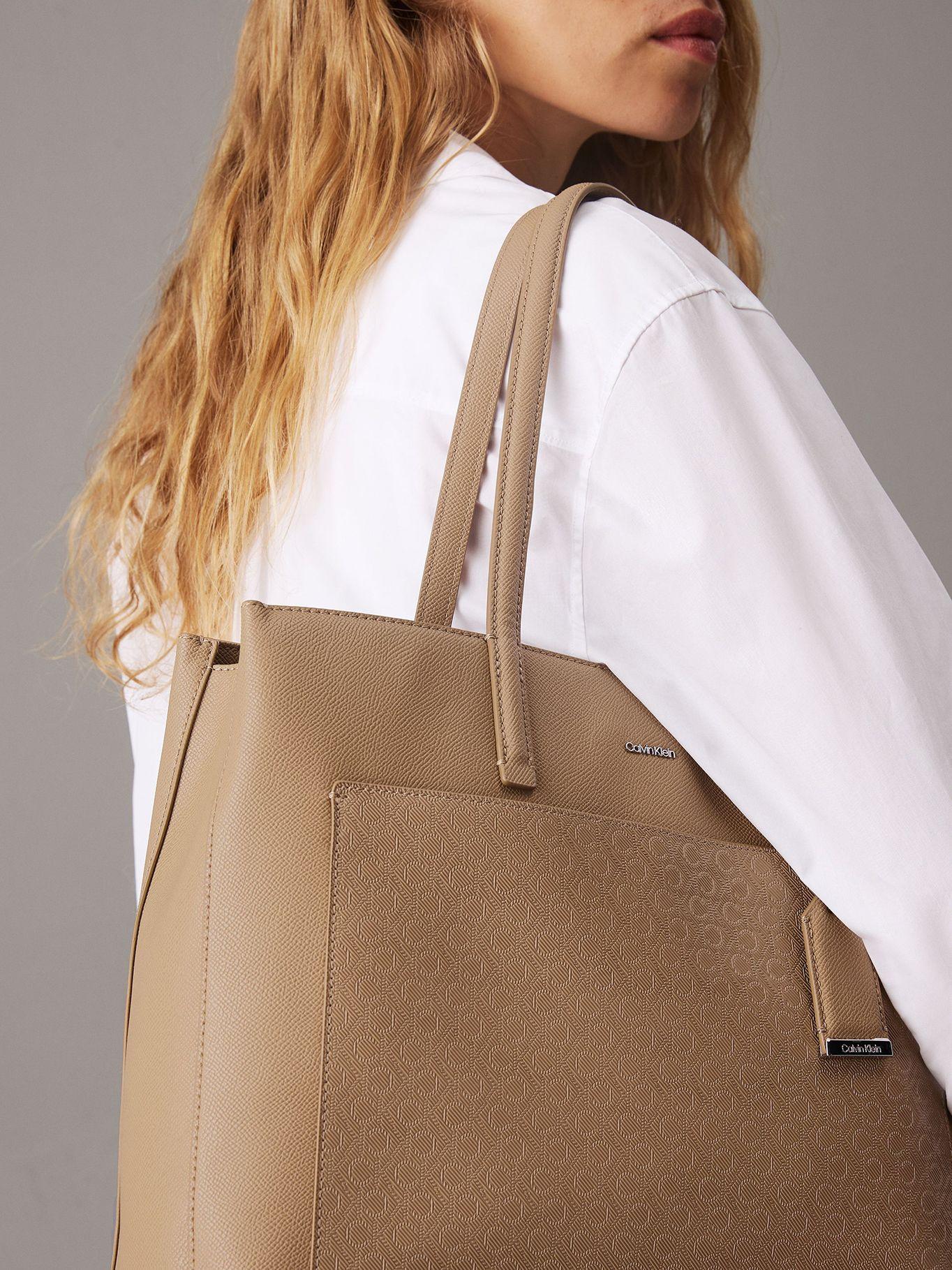 Cartera Tote Ck Must Medium Café Calvin Klein-5