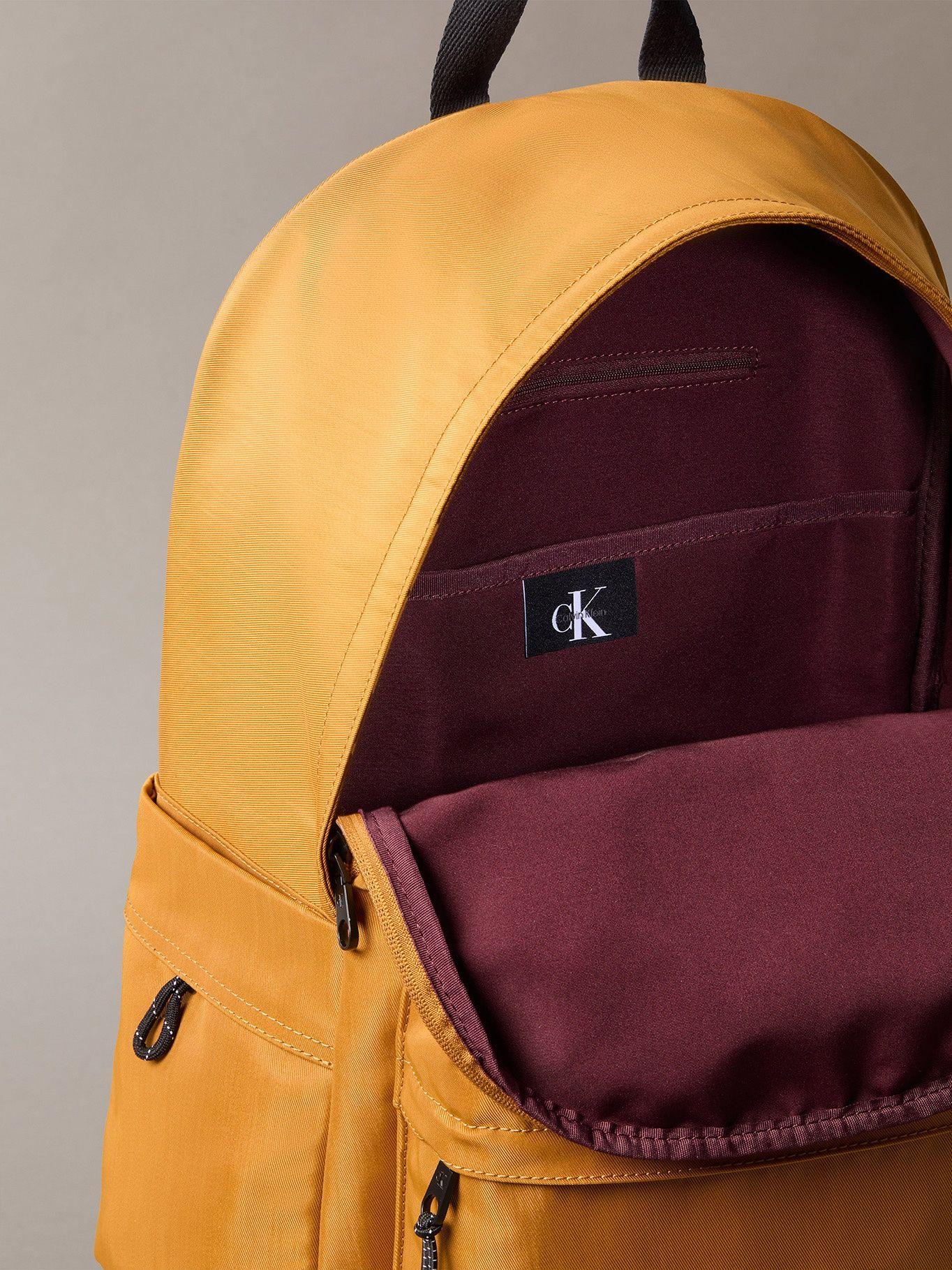 Mochila Redonda Bold Mostaza Calvin Klein-2