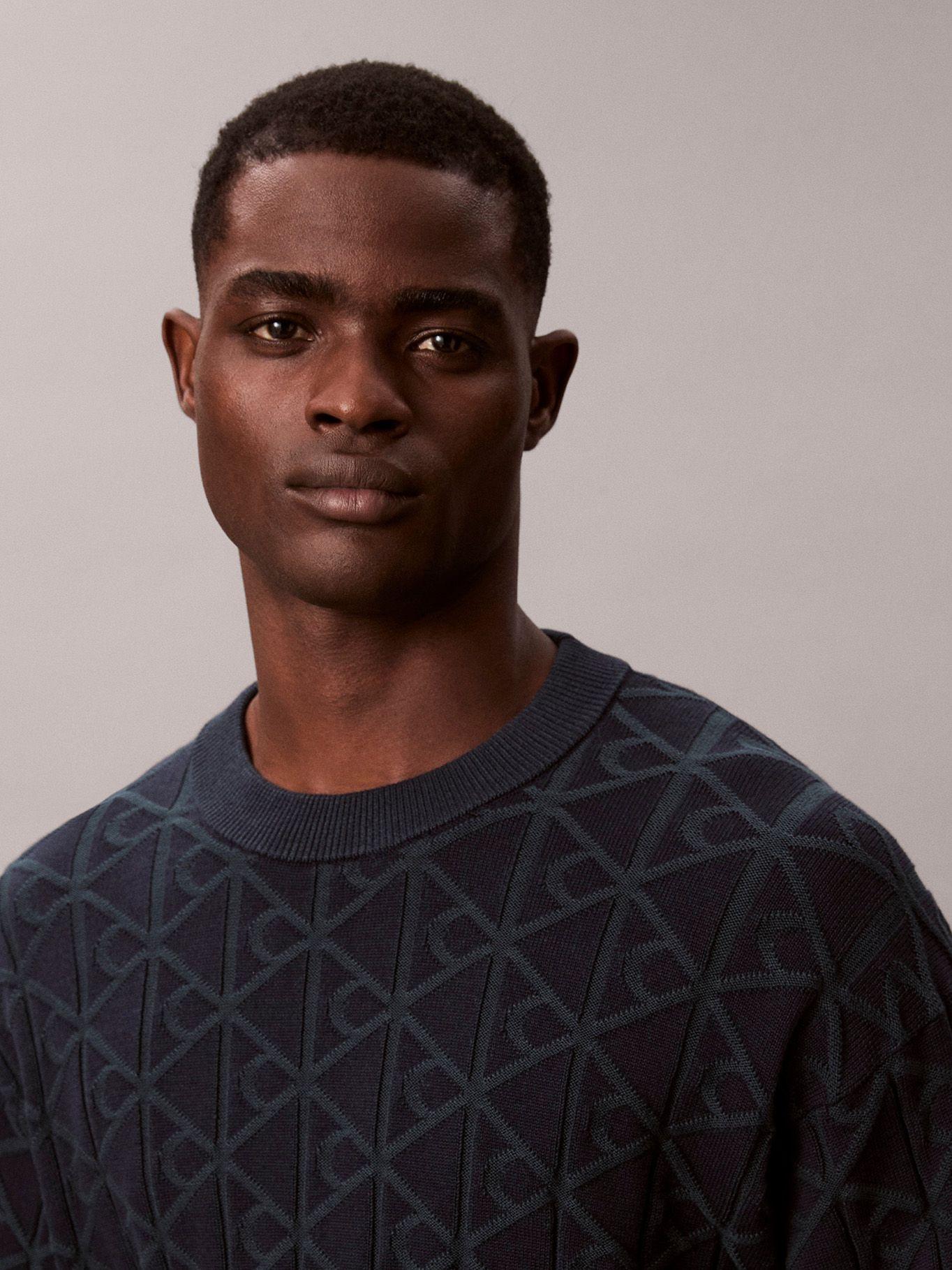 Sweater con Textura de Monograma Negro Calvin Klein-4