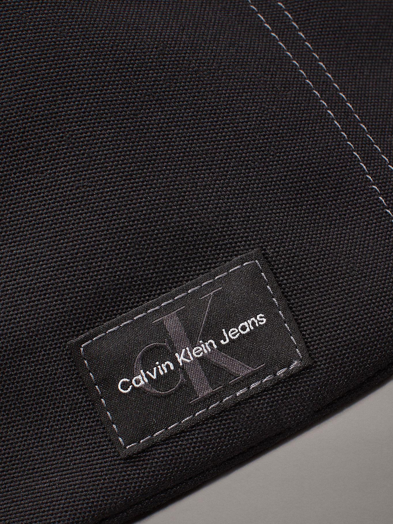 Banano Sport Essentials BEH Negro Calvin Klein-3