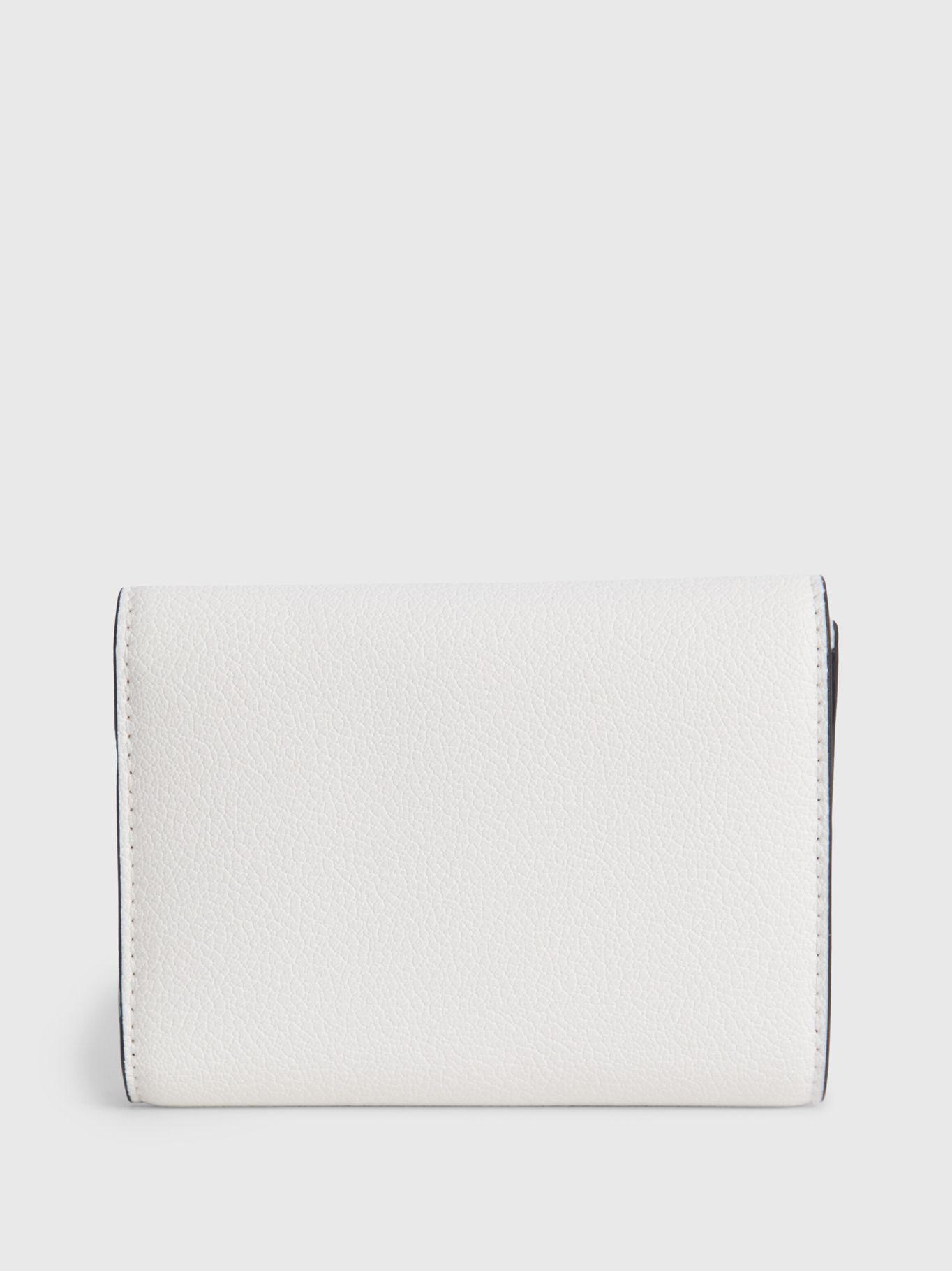 Billetera Minimal Monogram Trifold Blanco Calvin Klein-1