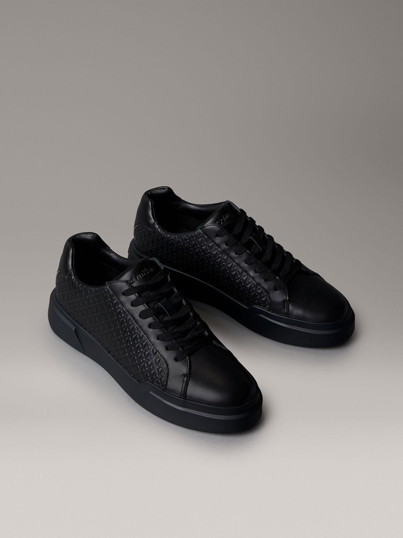 Zapatilla Estampado Monogram Relieve Negro Calvin Klein-0