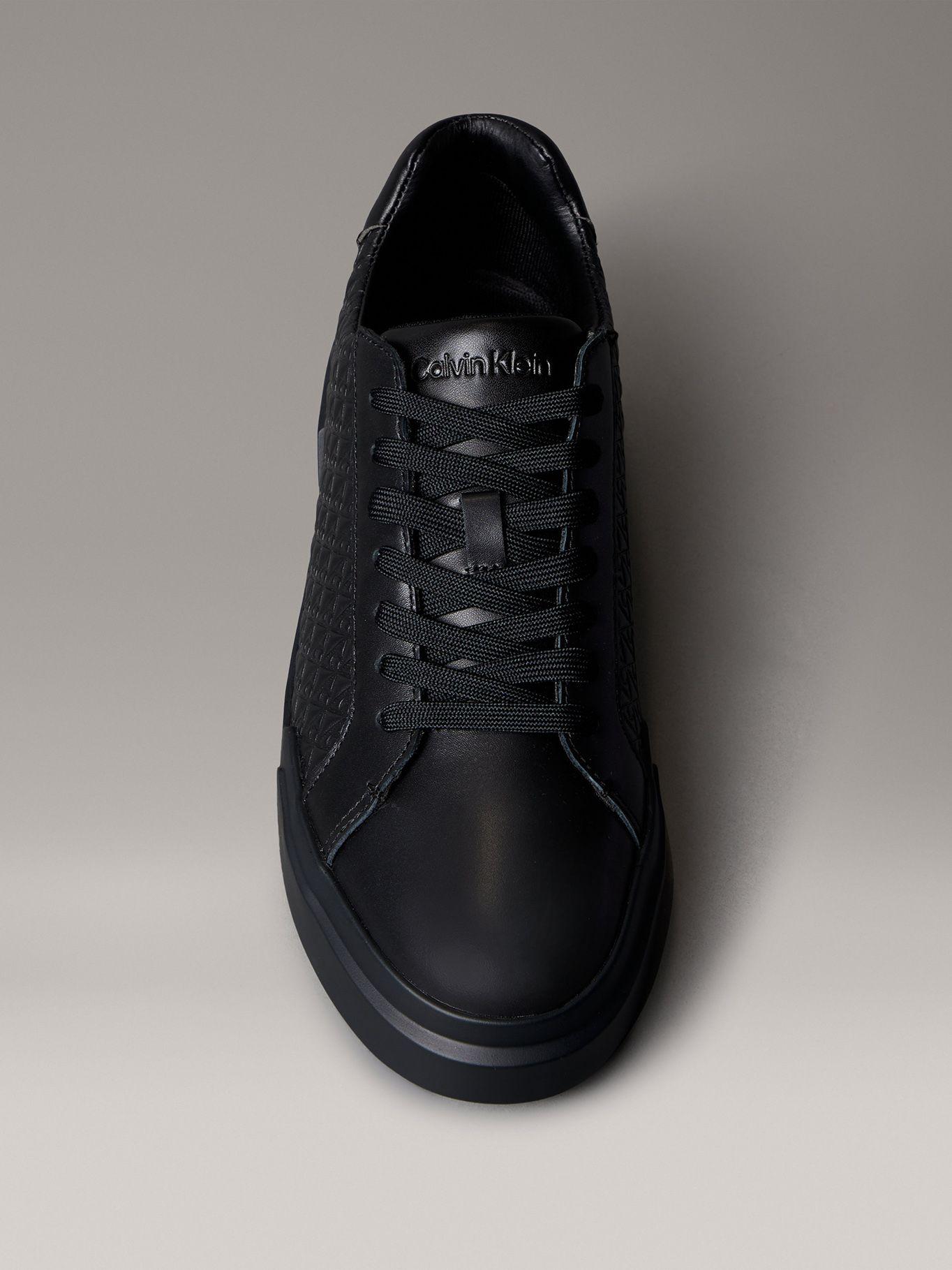 Zapatilla Estampado Monogram Relieve Negro Calvin Klein-2