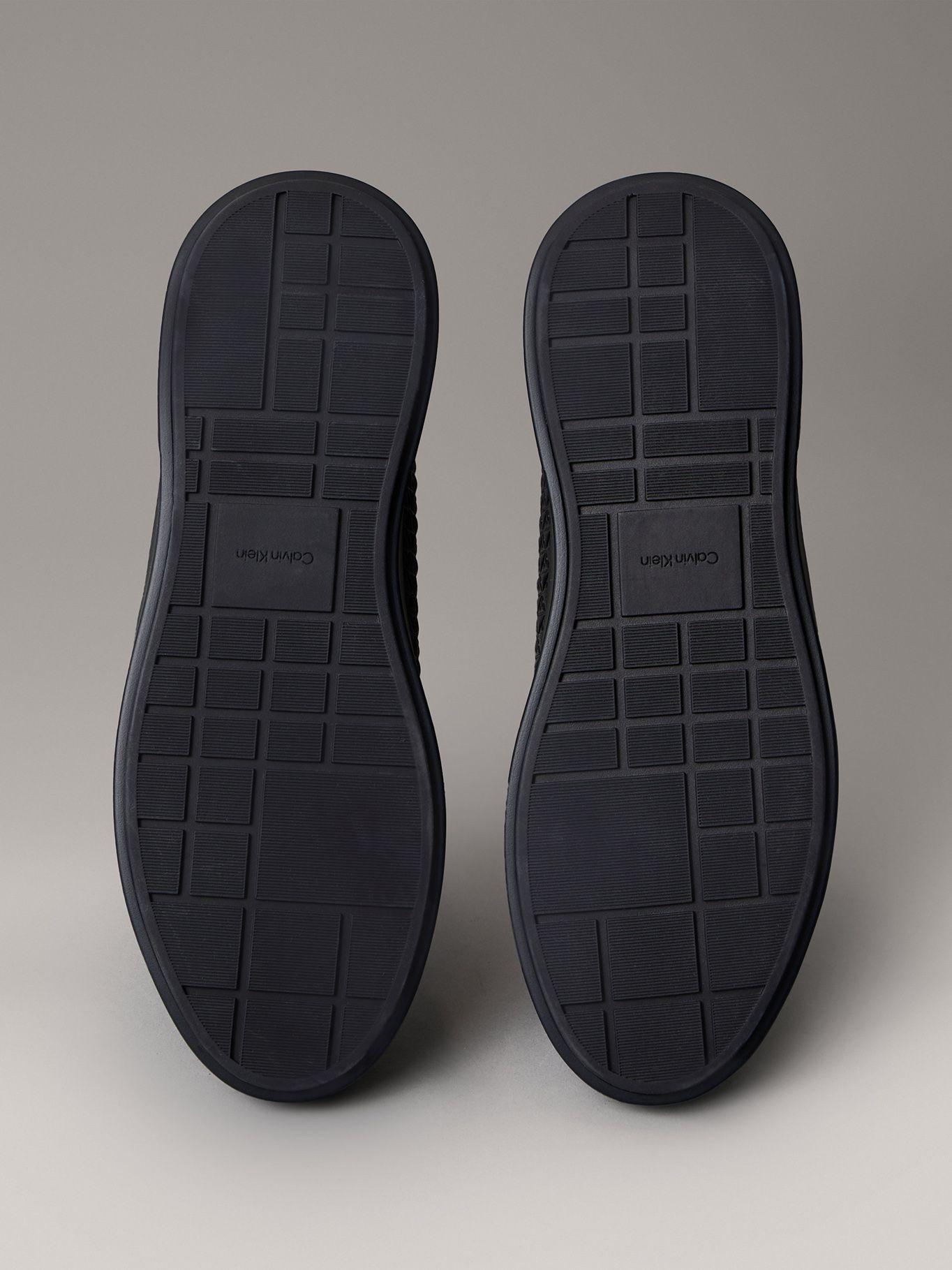 Zapatilla Estampado Monogram Relieve Negro Calvin Klein-3