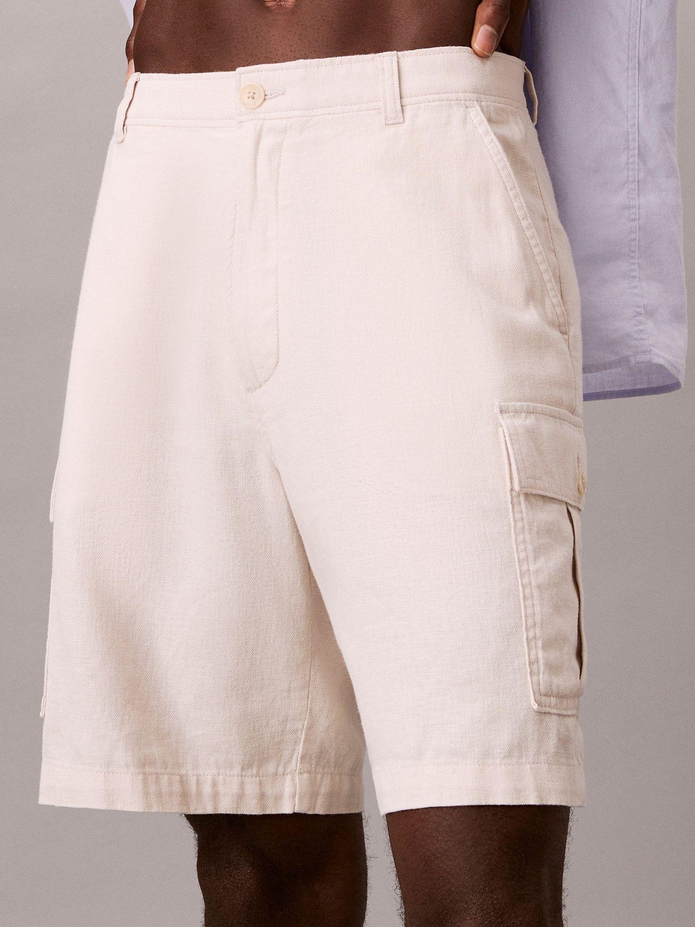 Shorts Cargo de Lino Crema Calvin Klein-3