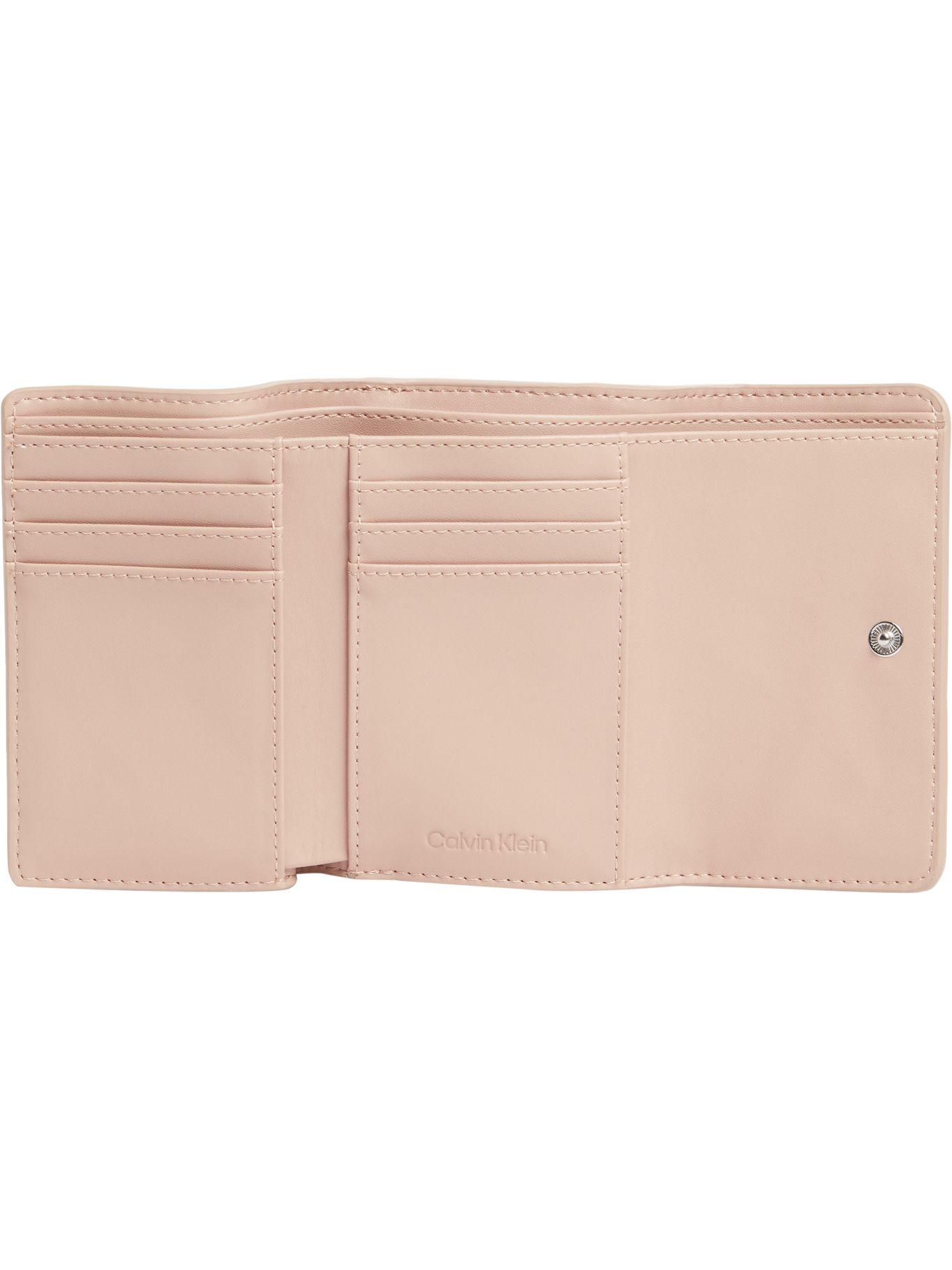 Cartera pequeña reciclada de plegado triple con RFID Rosado Calvin Klein-1