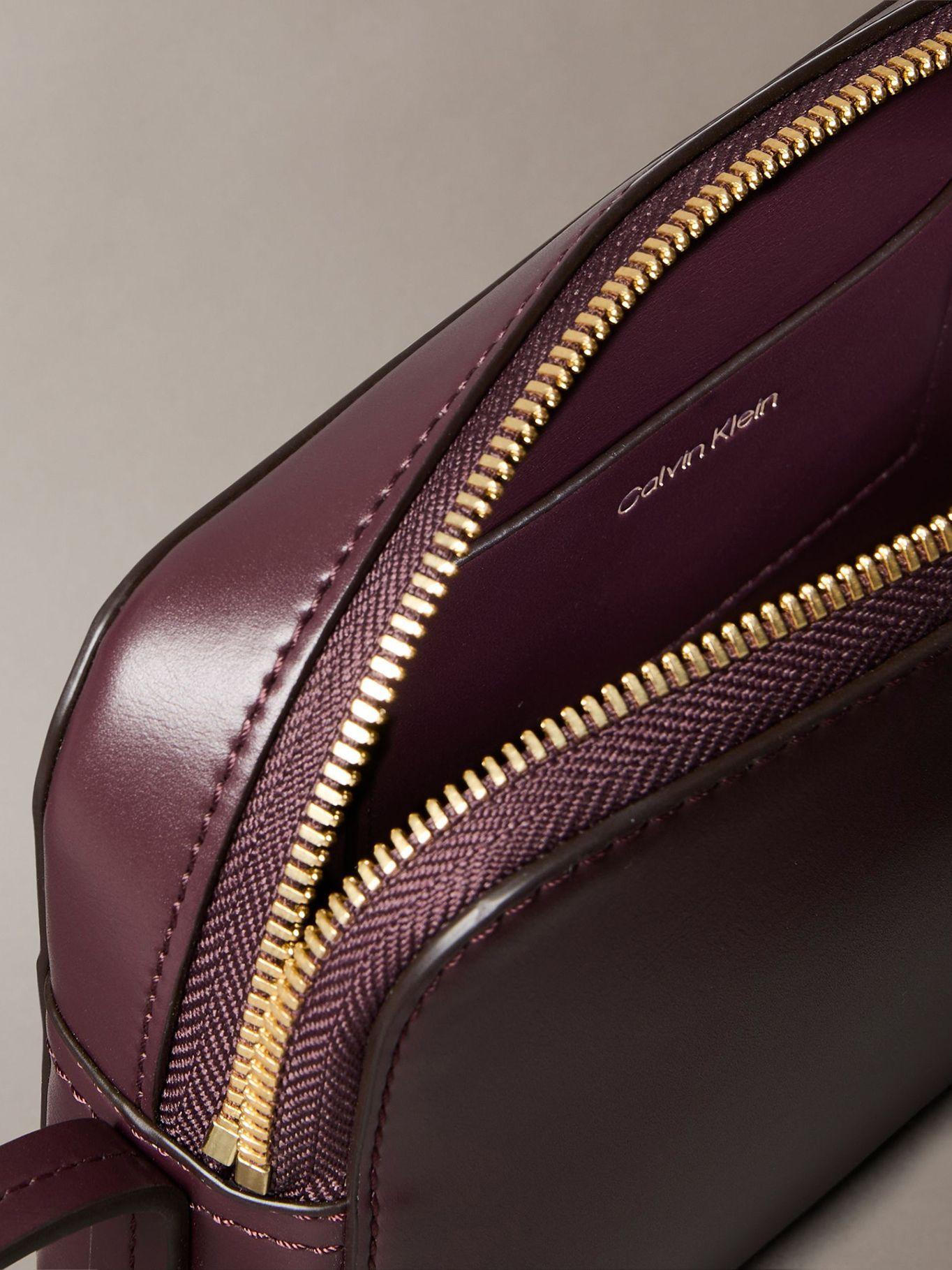 Bandolera C Herraje Logo Monograma Marrón Calvin Klein-3