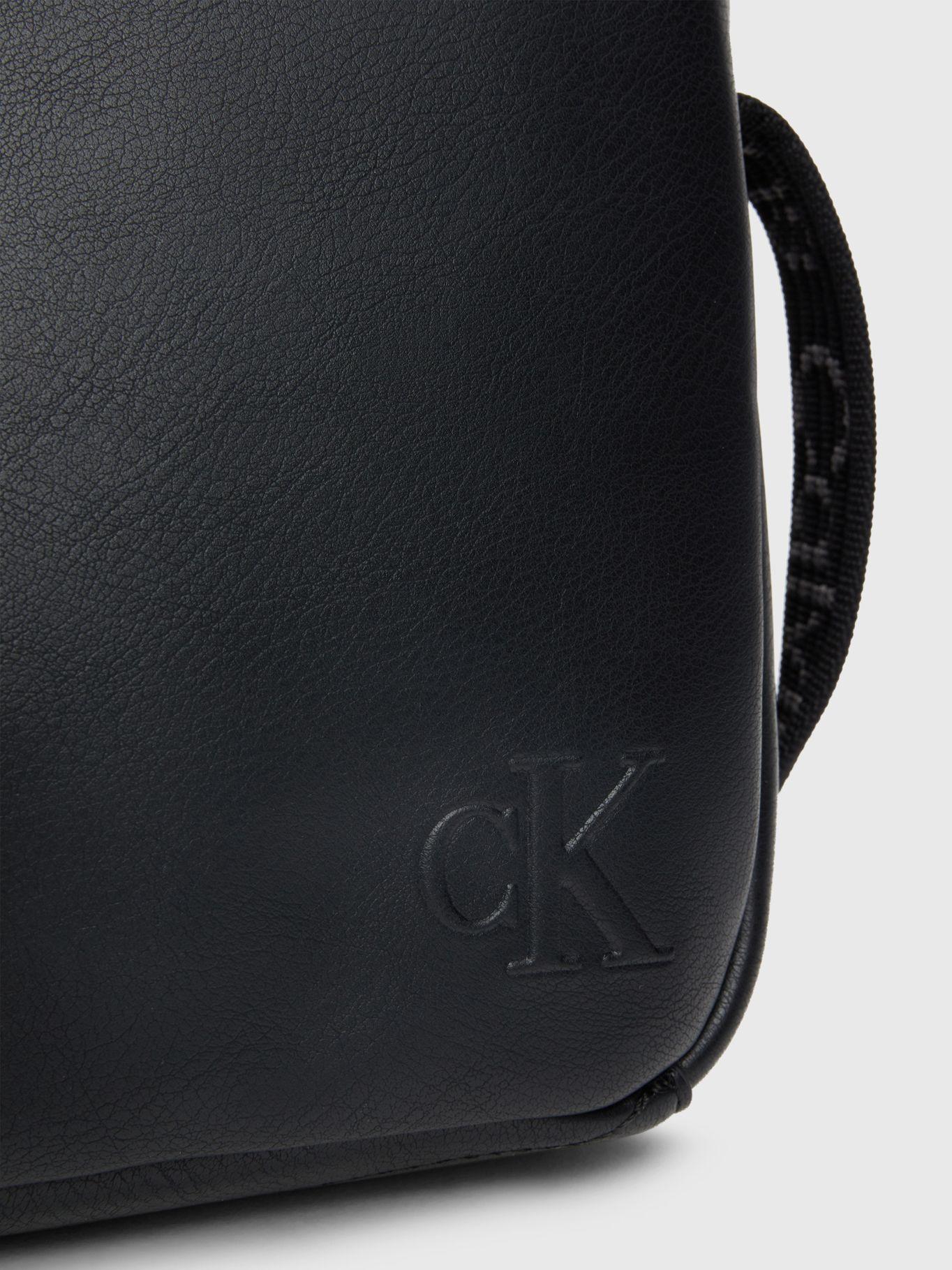 Bolso Reporter Ultralight Negro Calvin Klein-2