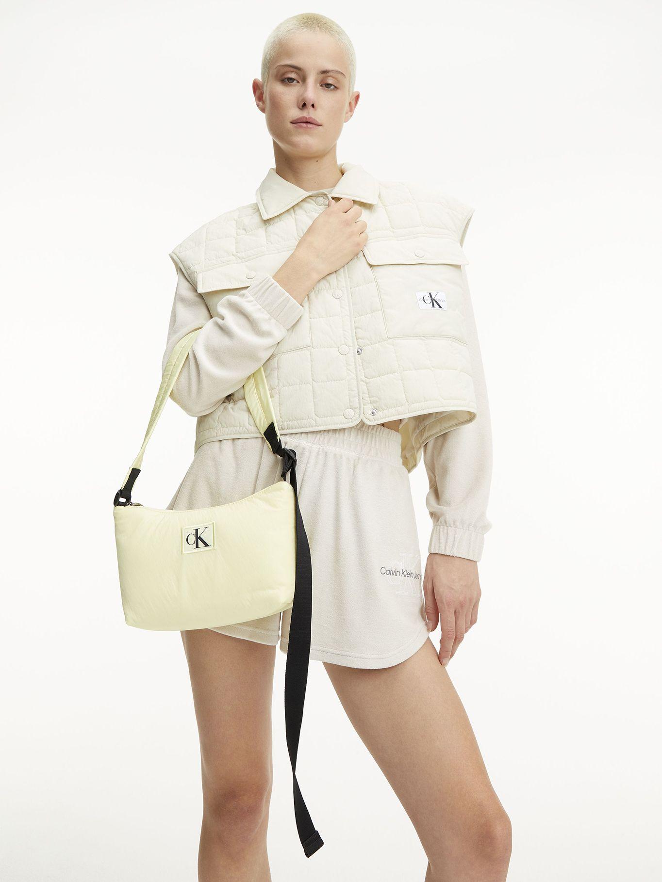 Cartera City Nylon Amarillo Calvin Klein-2